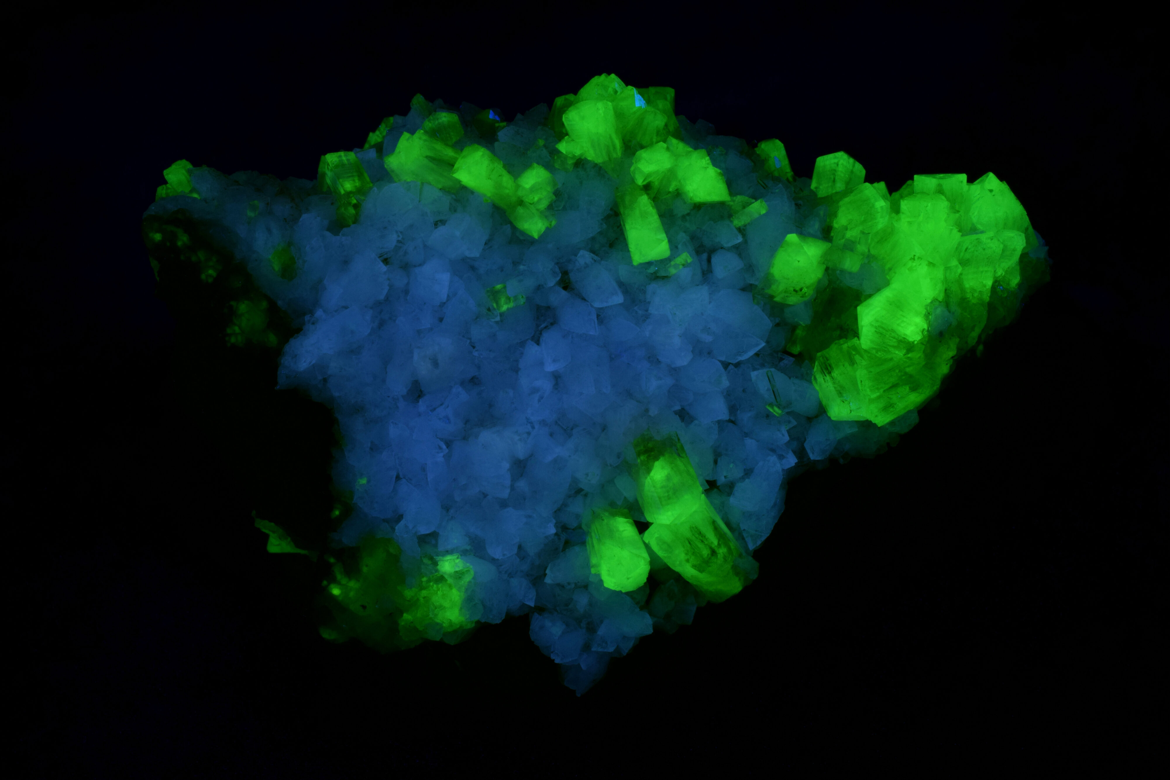 Fluorescence under longwave UV light.