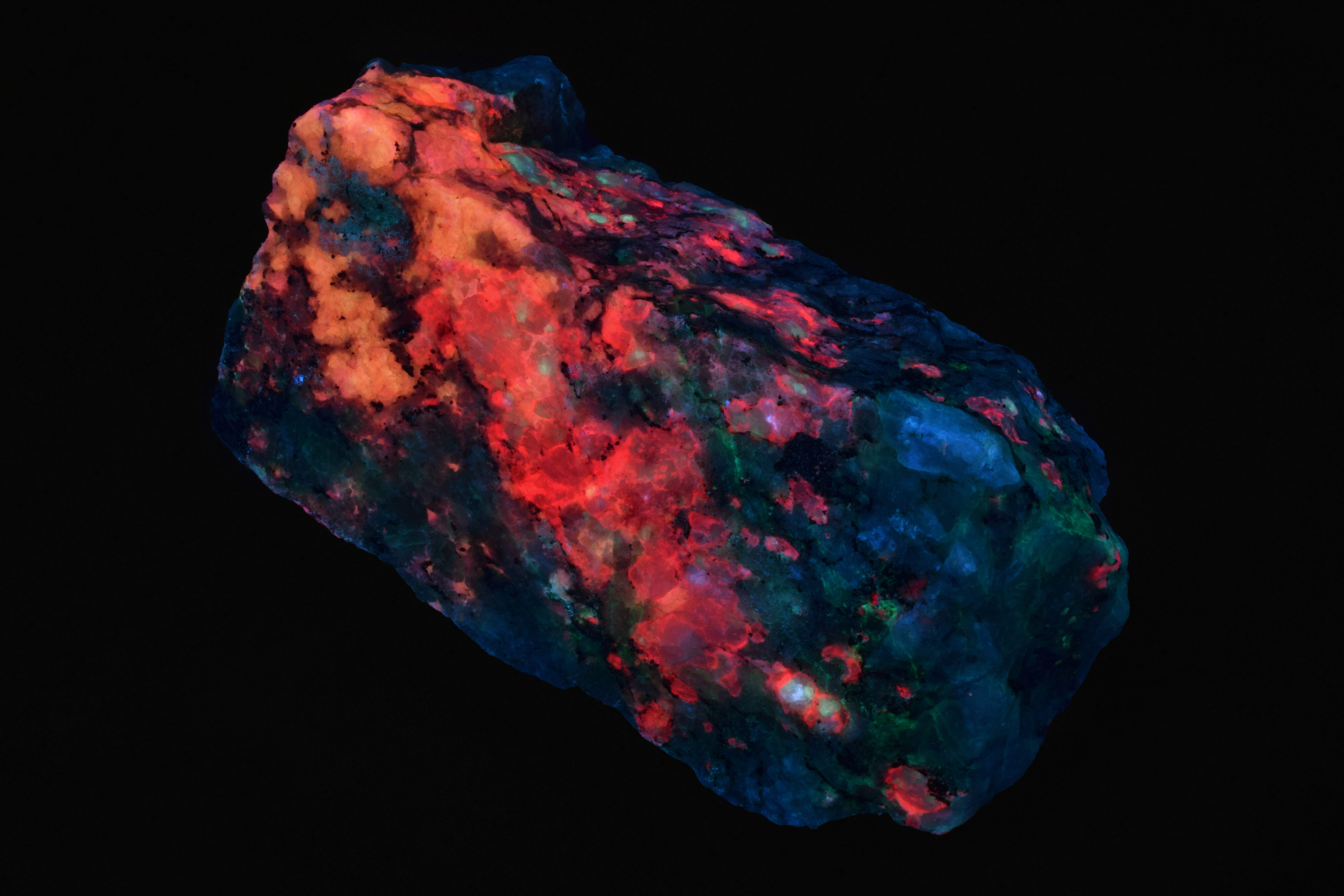 Fluorescence under shortwave UV light.