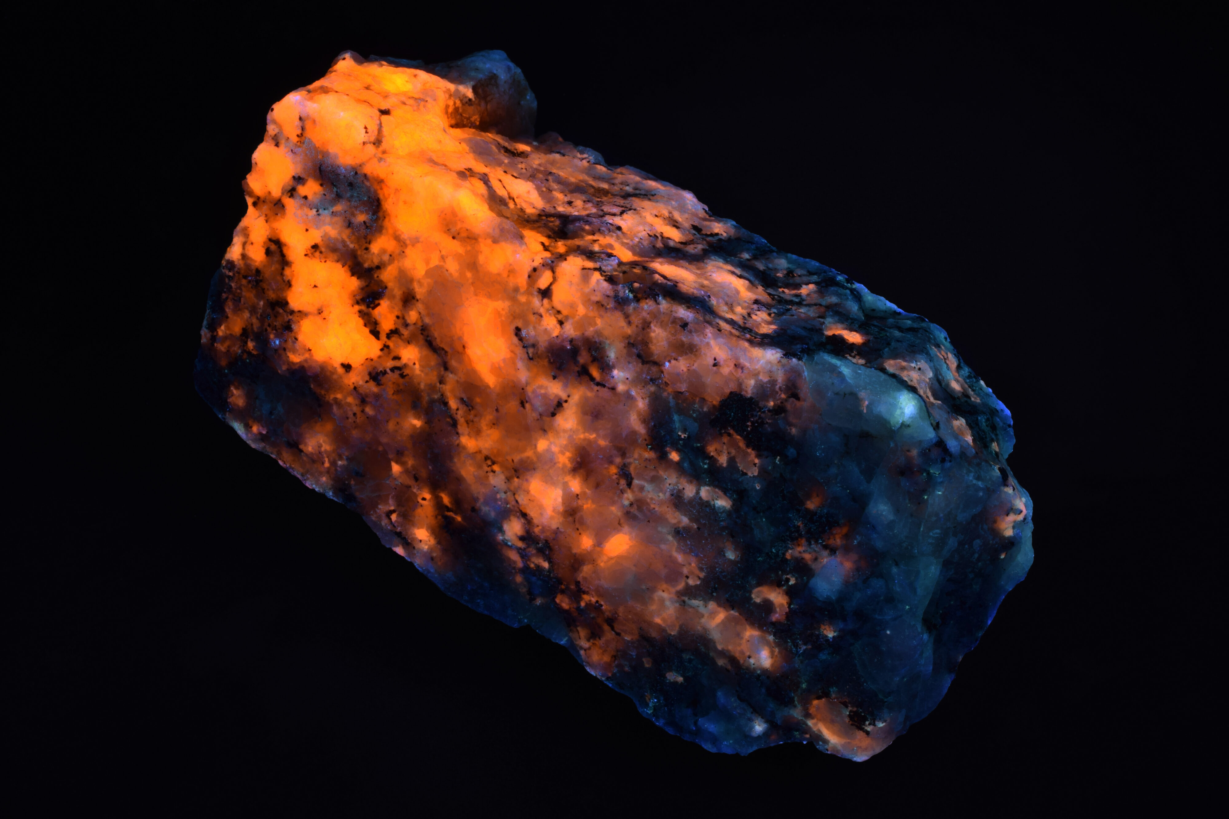 Fluorescence under longwave UV light.