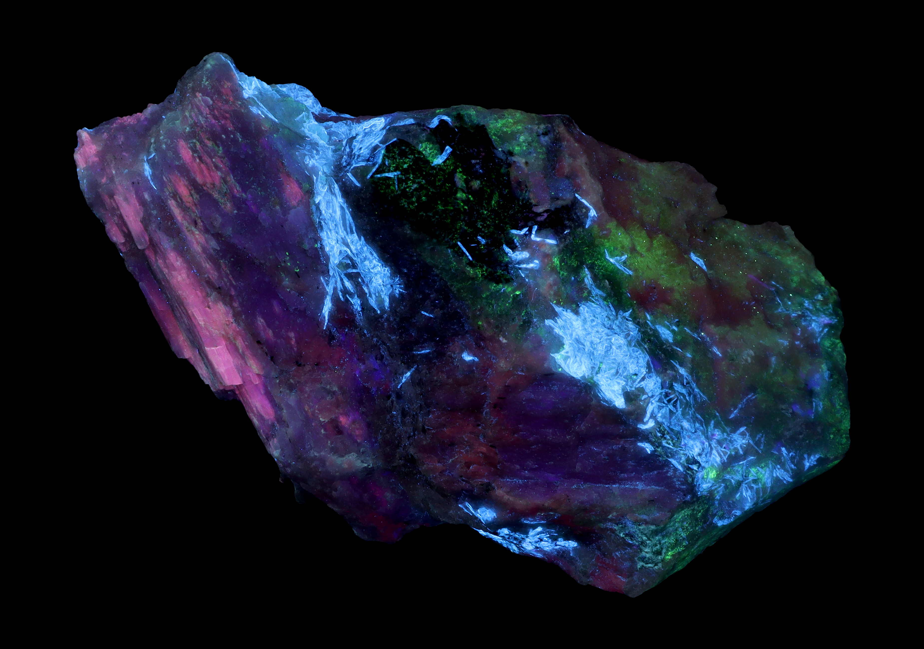 Fluorescence under shortwave & midwave UV light.