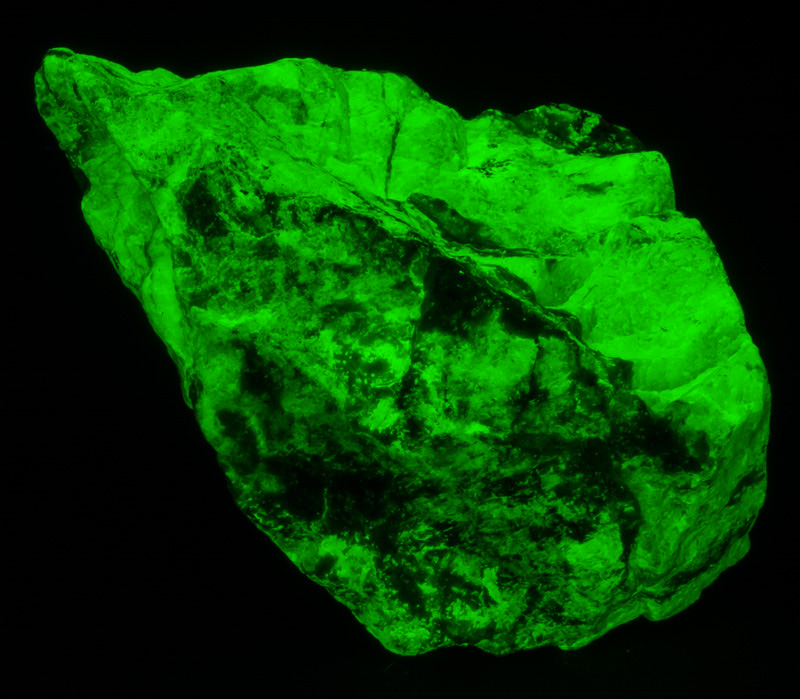 Fluorescence under shortwave UV light.