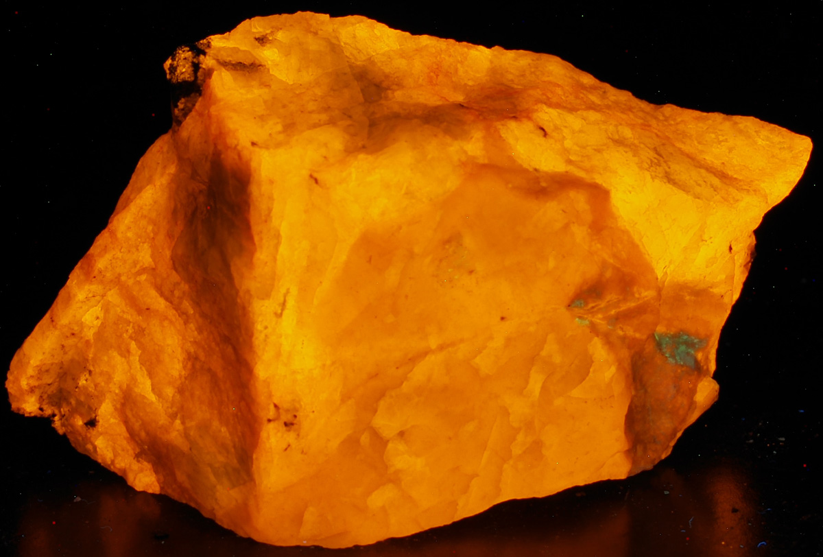 Fluorescence under longwave UV light.