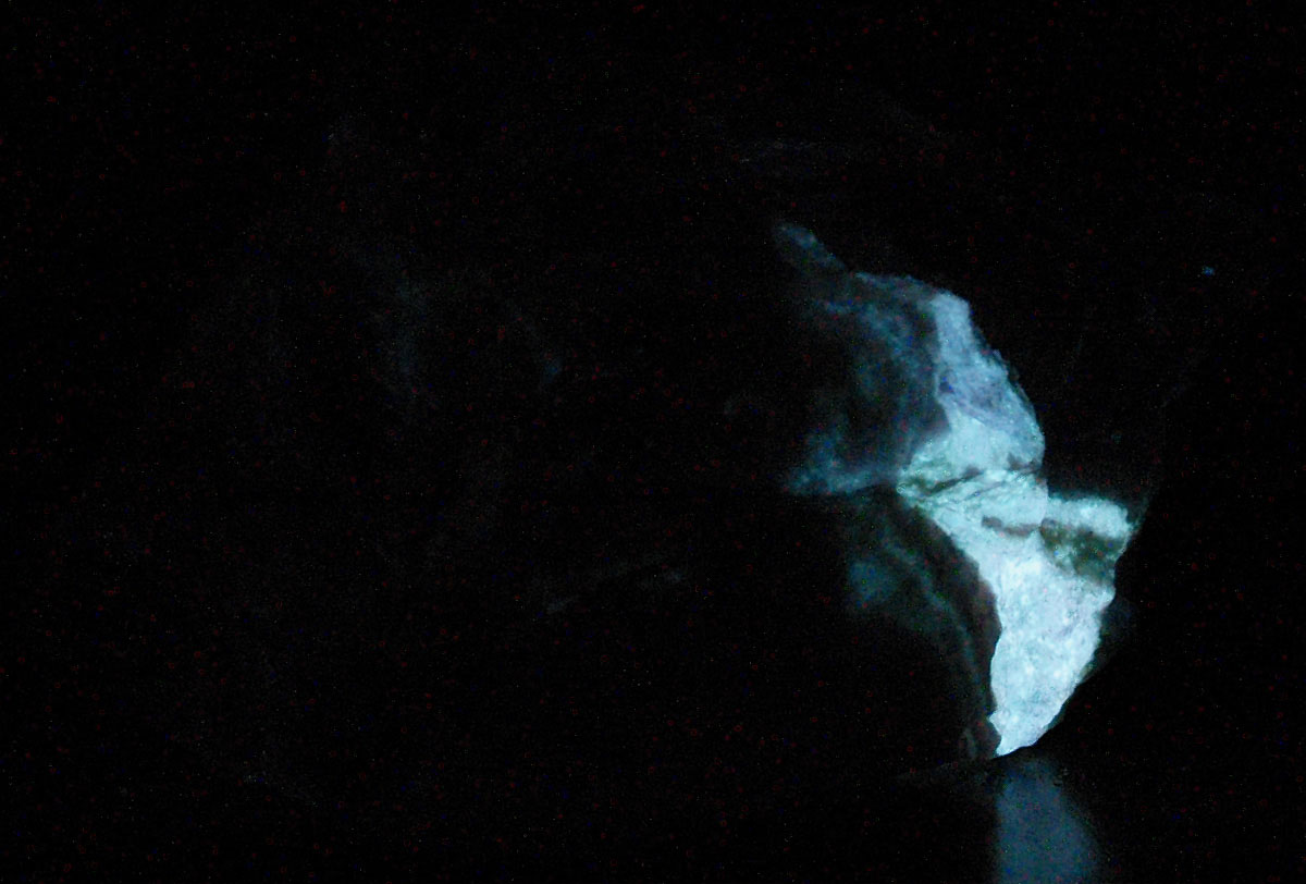Afterglow after exposure to shortwave UV light.