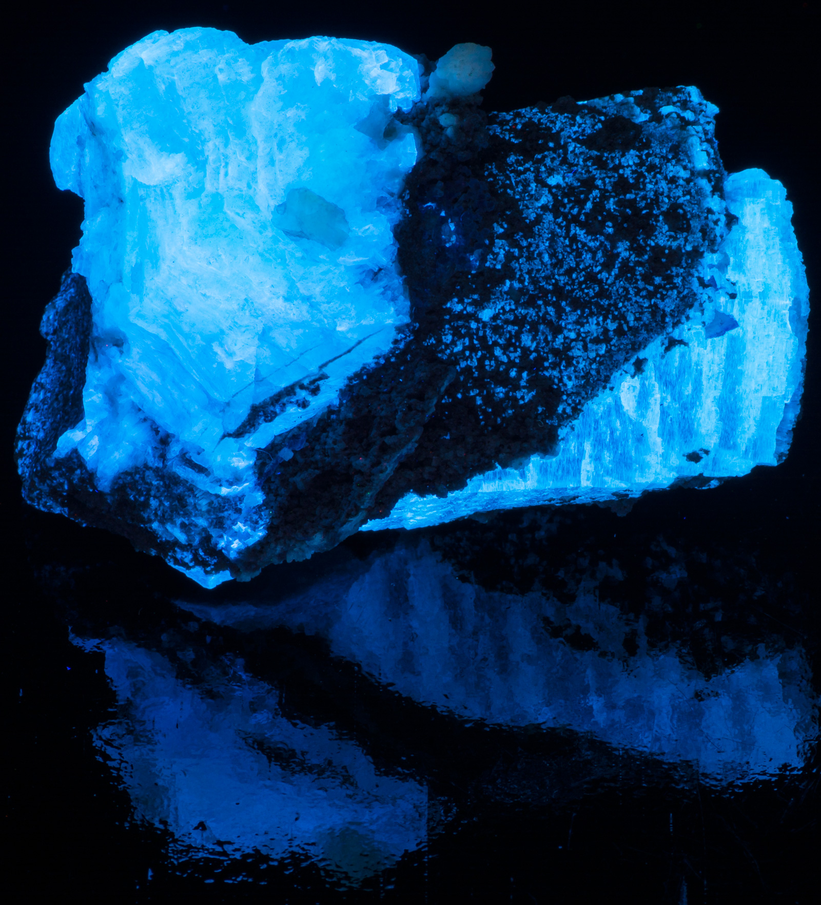 Fluorescence under shortwave UV light.