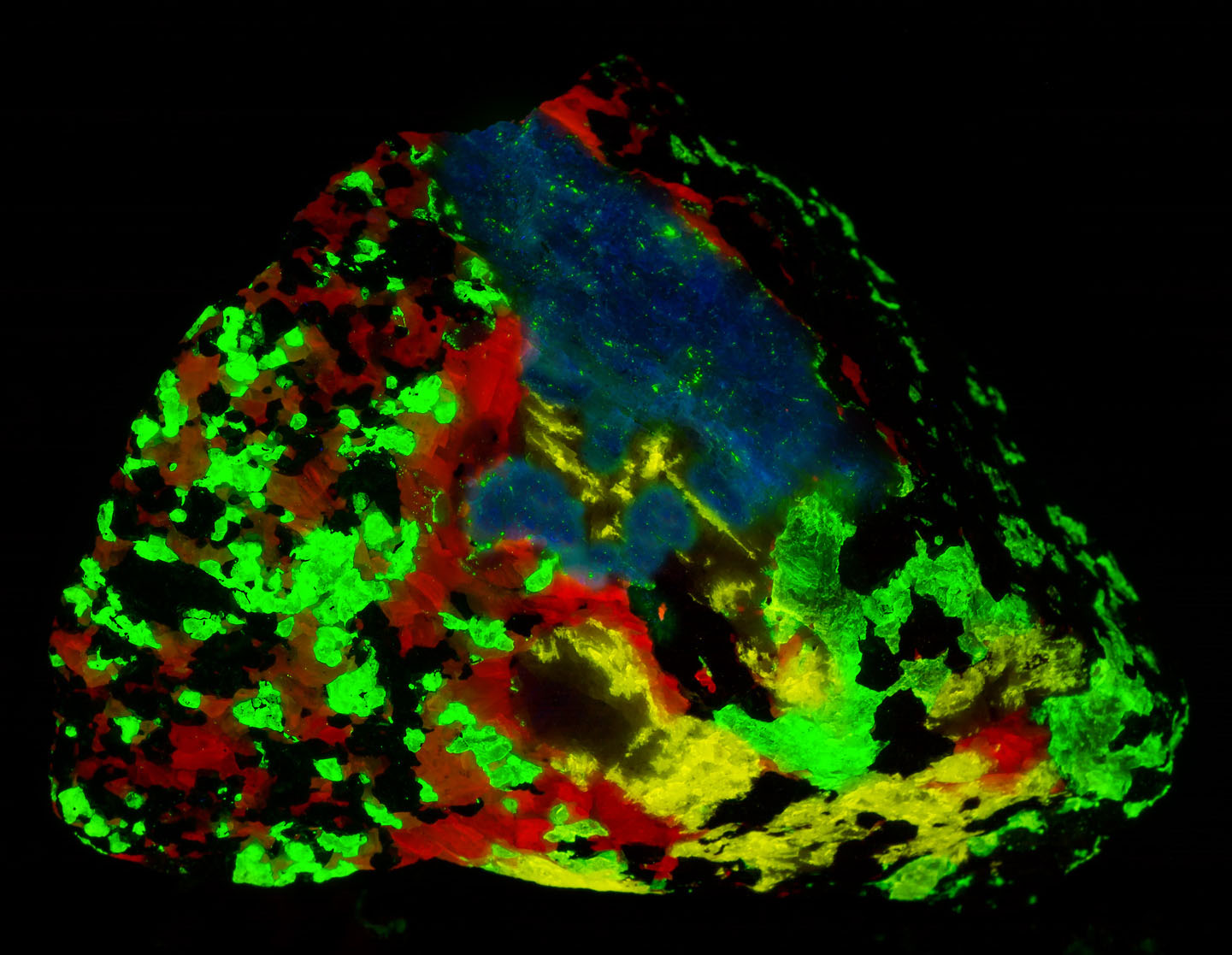 Fluorescence under shortwave UV light.