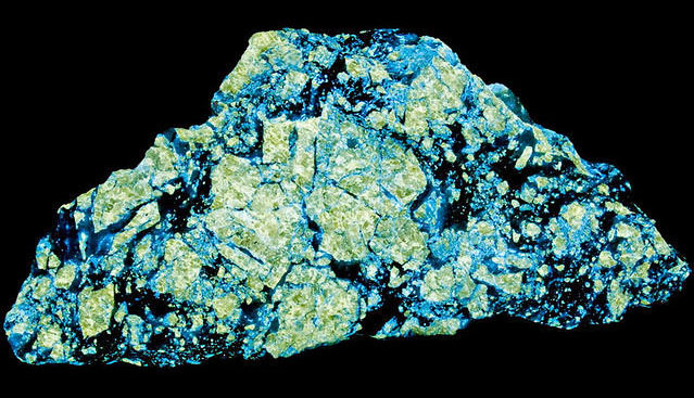 Fluorescence under shortwave UV light.