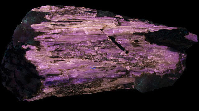 Fluorescence under midwave UV light.