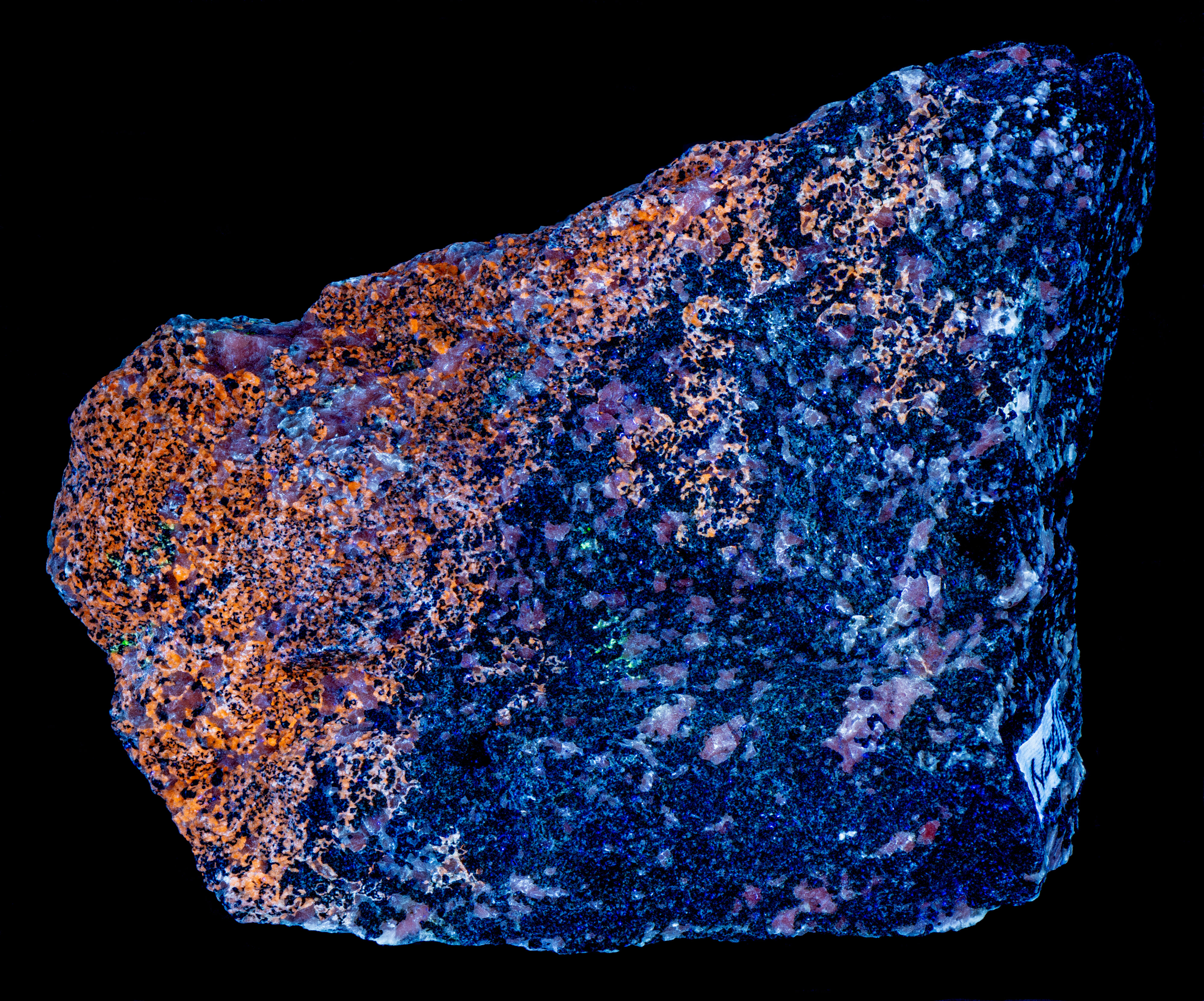 Fluorescence under longwave UV light.