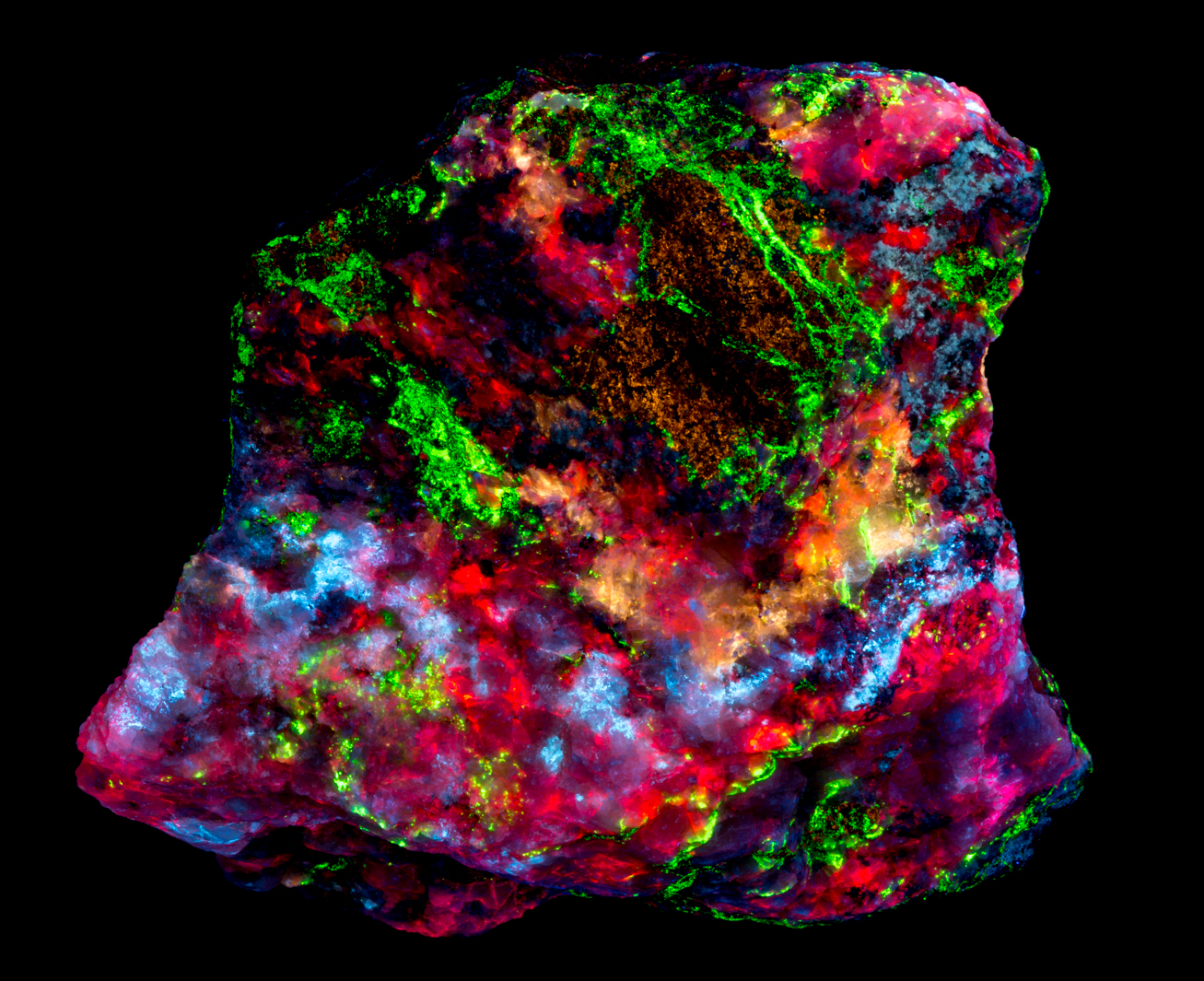 Fluorescence under longwave and shortwave UV light.