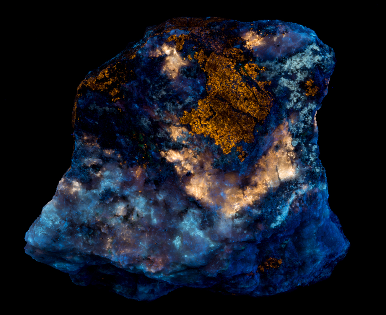 Fluorescence under longwave UV light.