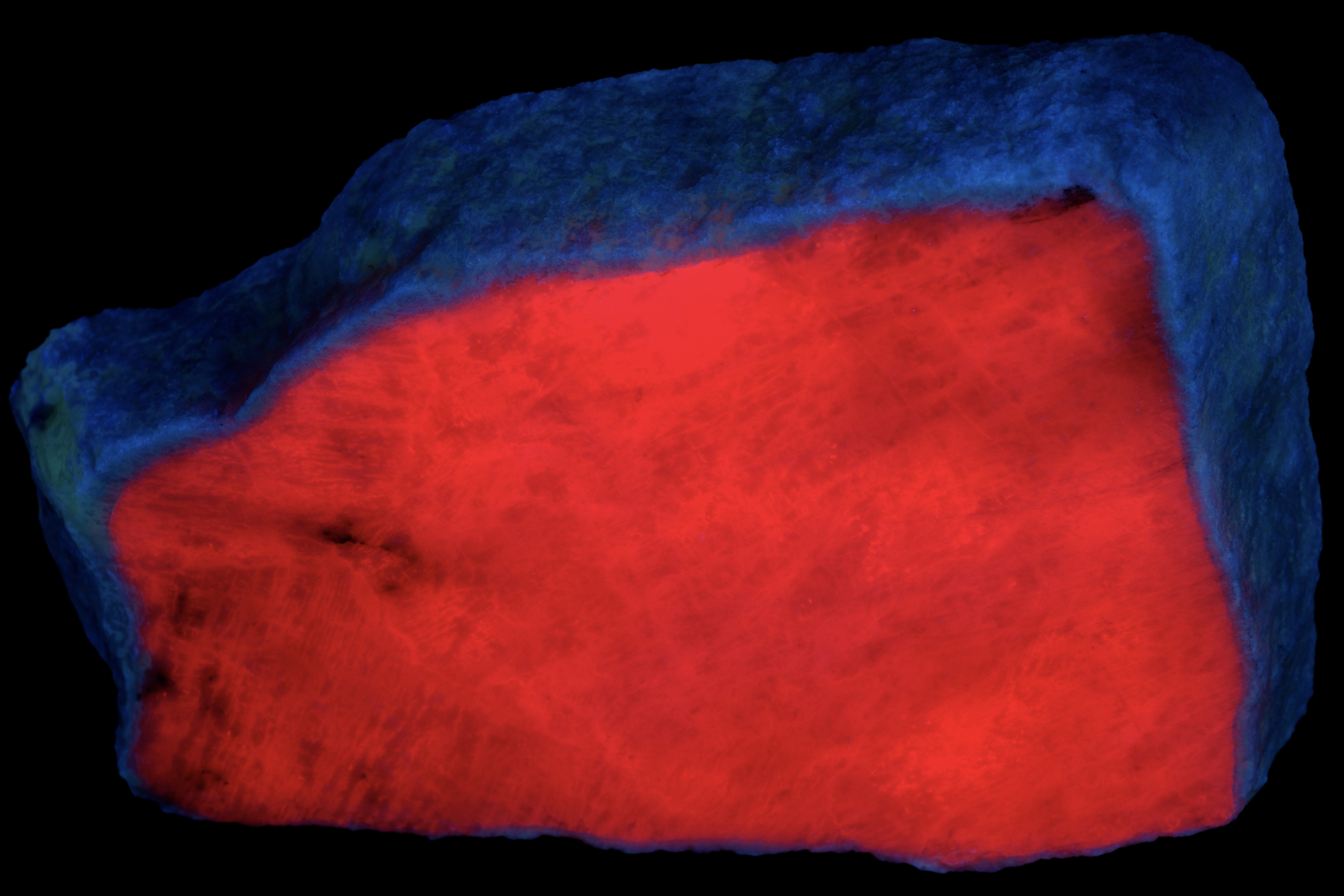 Fluorescence under shortwave UV light.