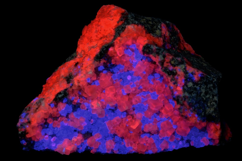 Fluorescence under midwave UV light.