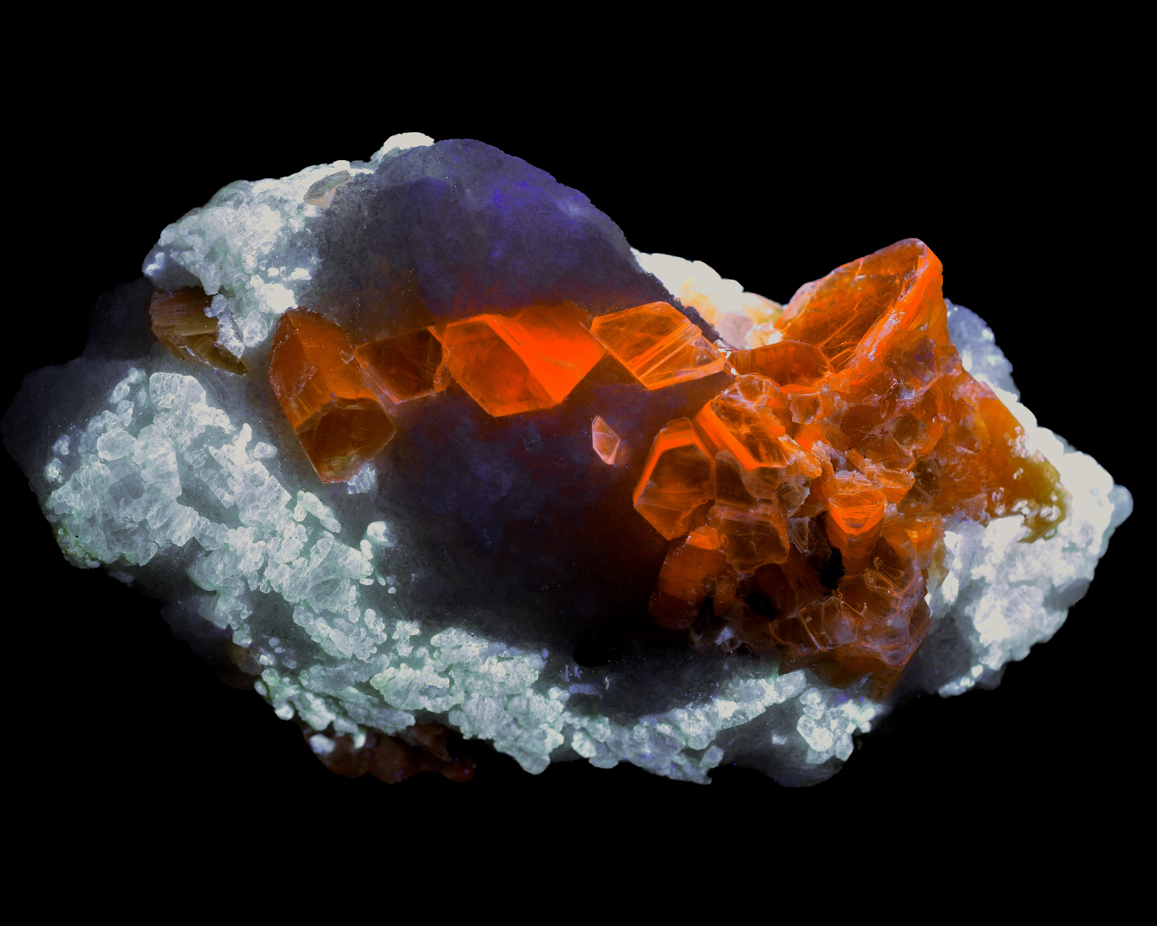 Fluorescence under longwave UV light.