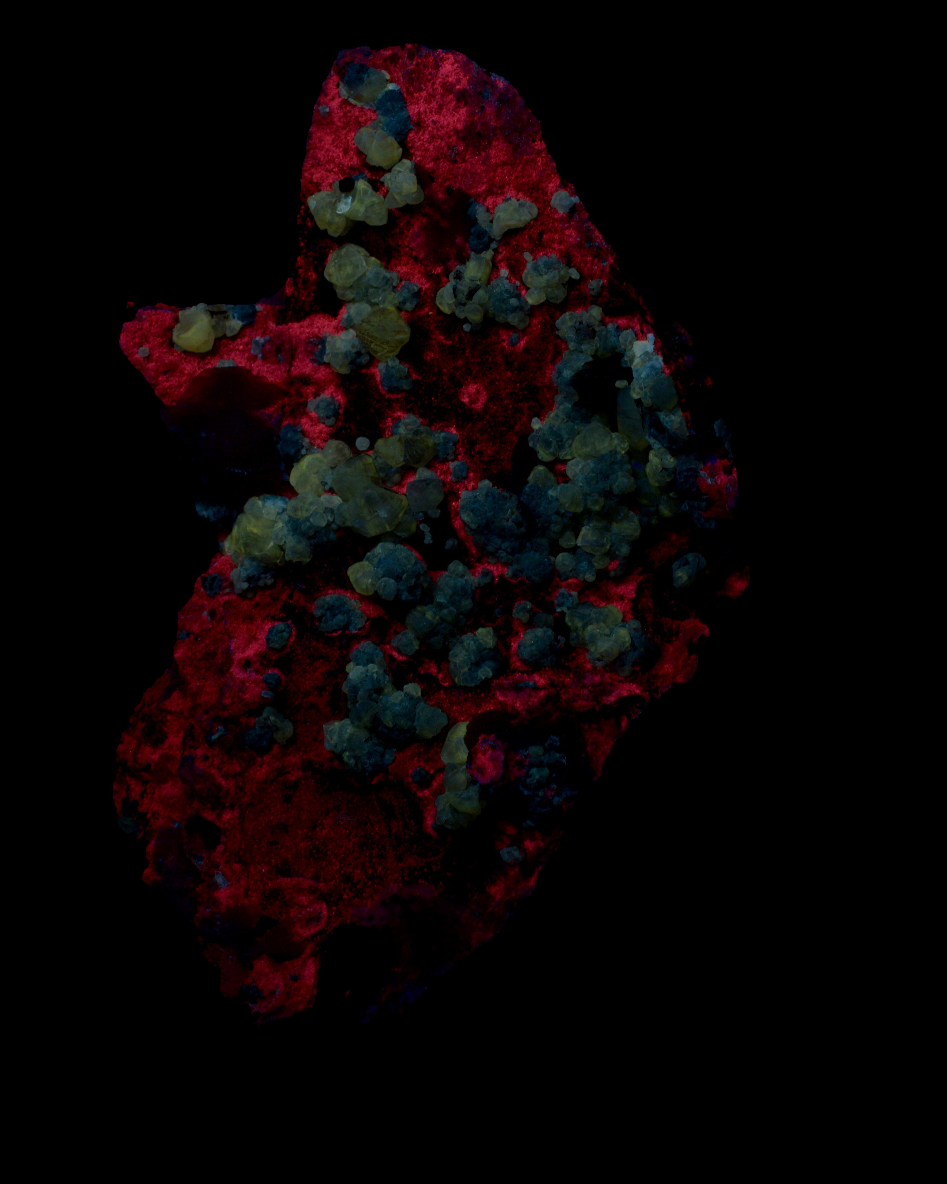 Fluorescence under shortwave UV light.