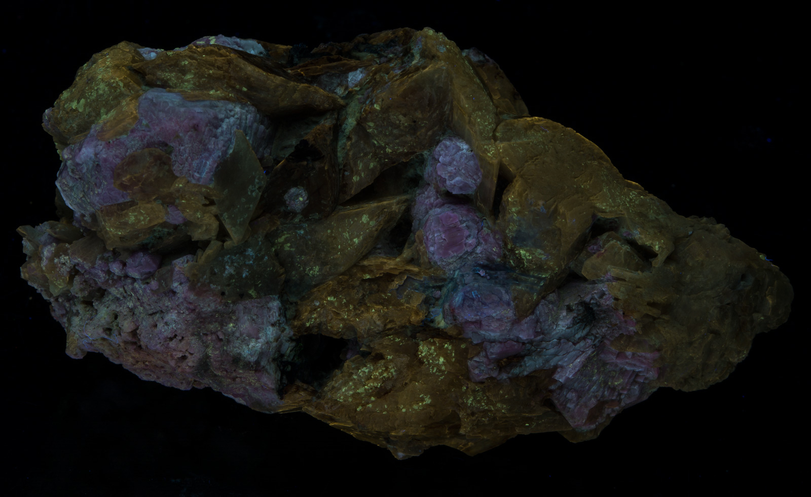Fluorescence under shortwave UV light. Initial fluorescence.