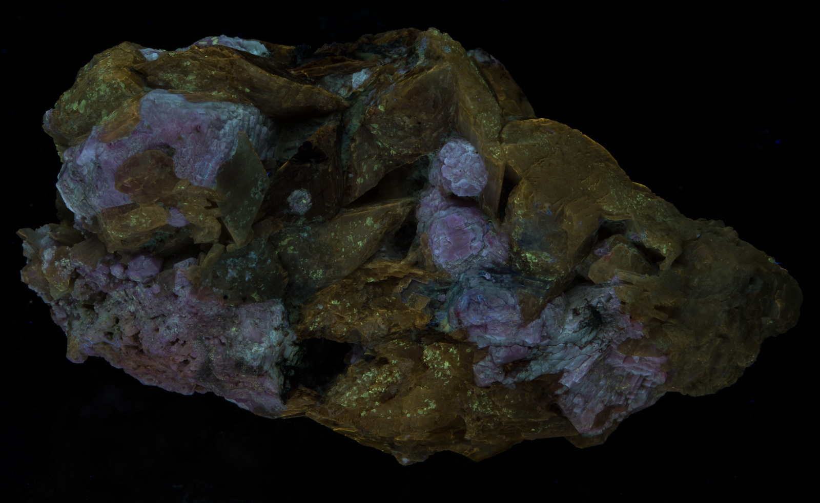 Fluorescence under shortwave UV light. Fluorescence after several minutes of UV exposure.