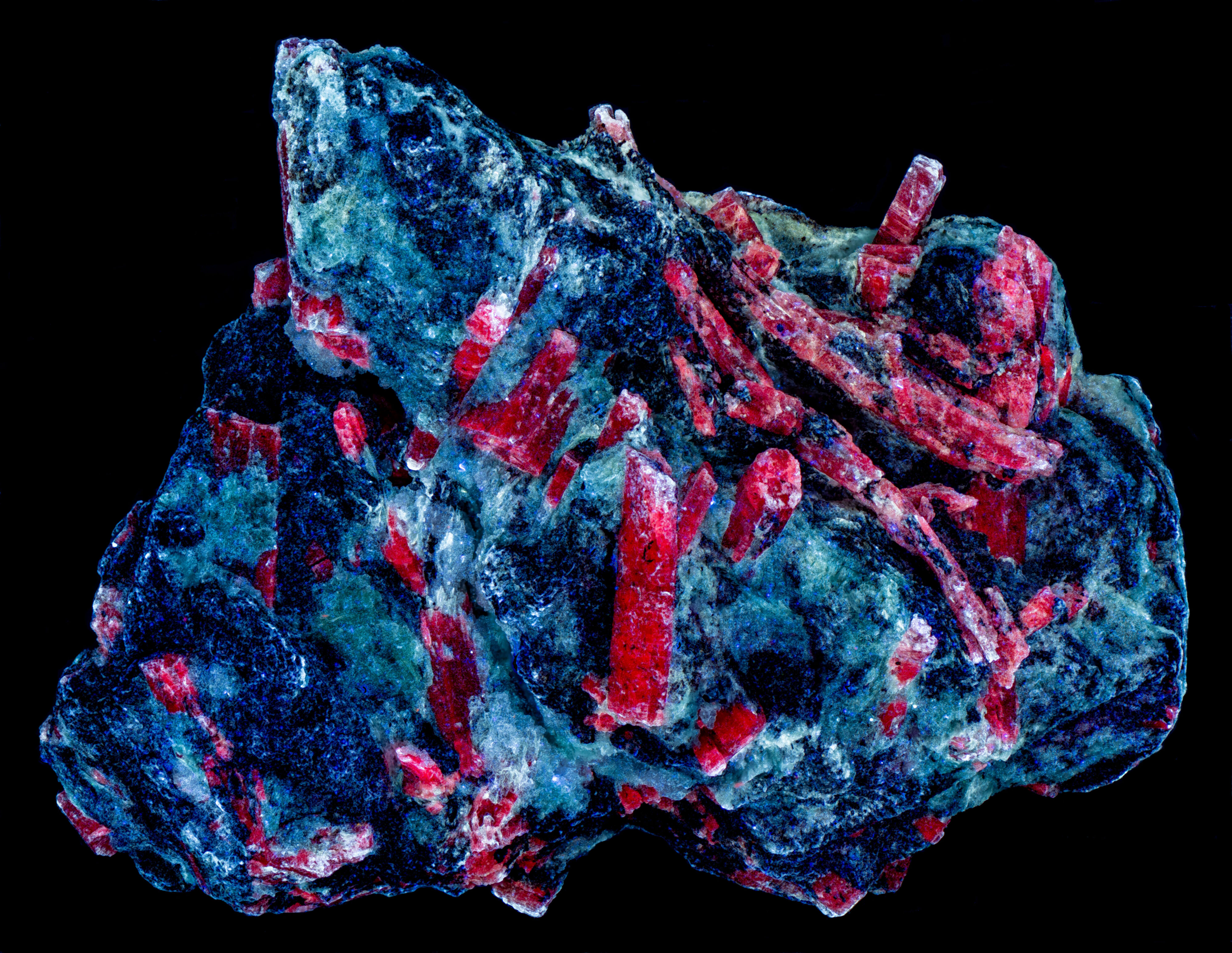 Fluorescence under longwave UV light.