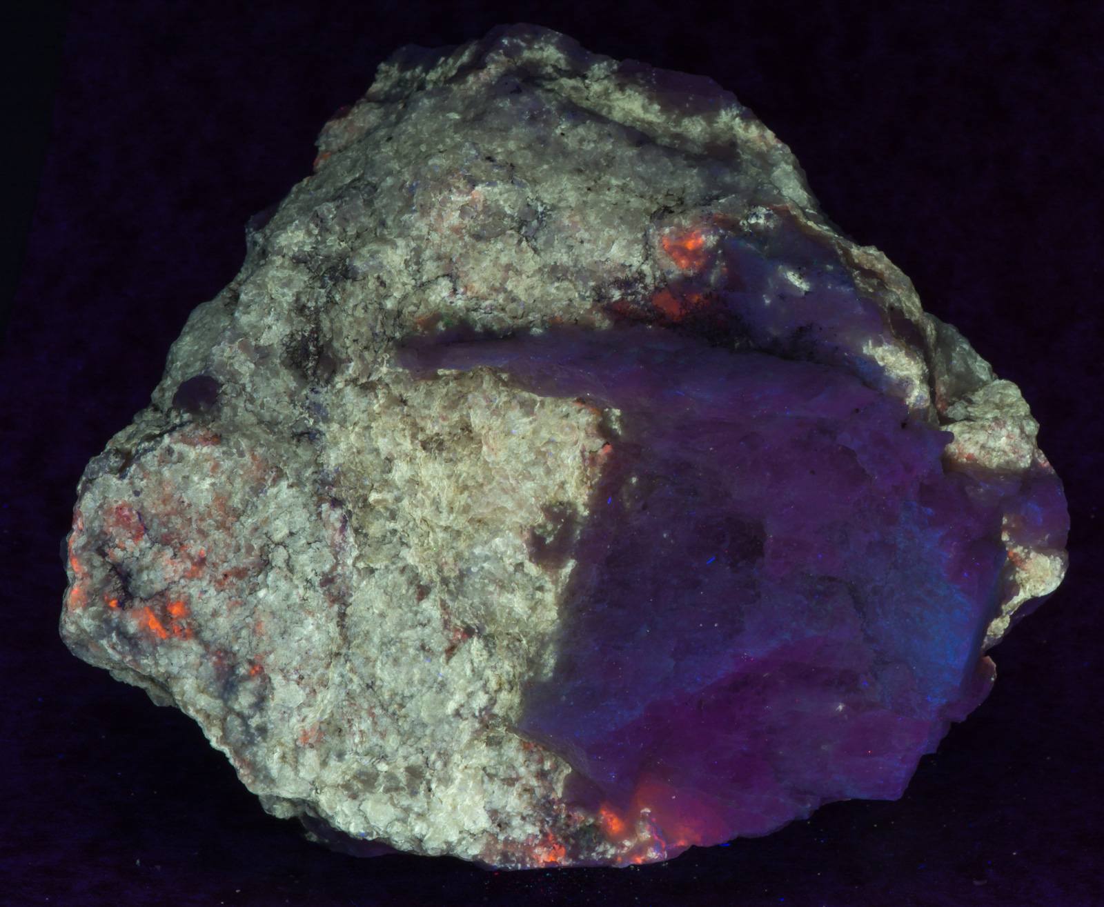 Fluorescence under longwave and shortwave UV light.