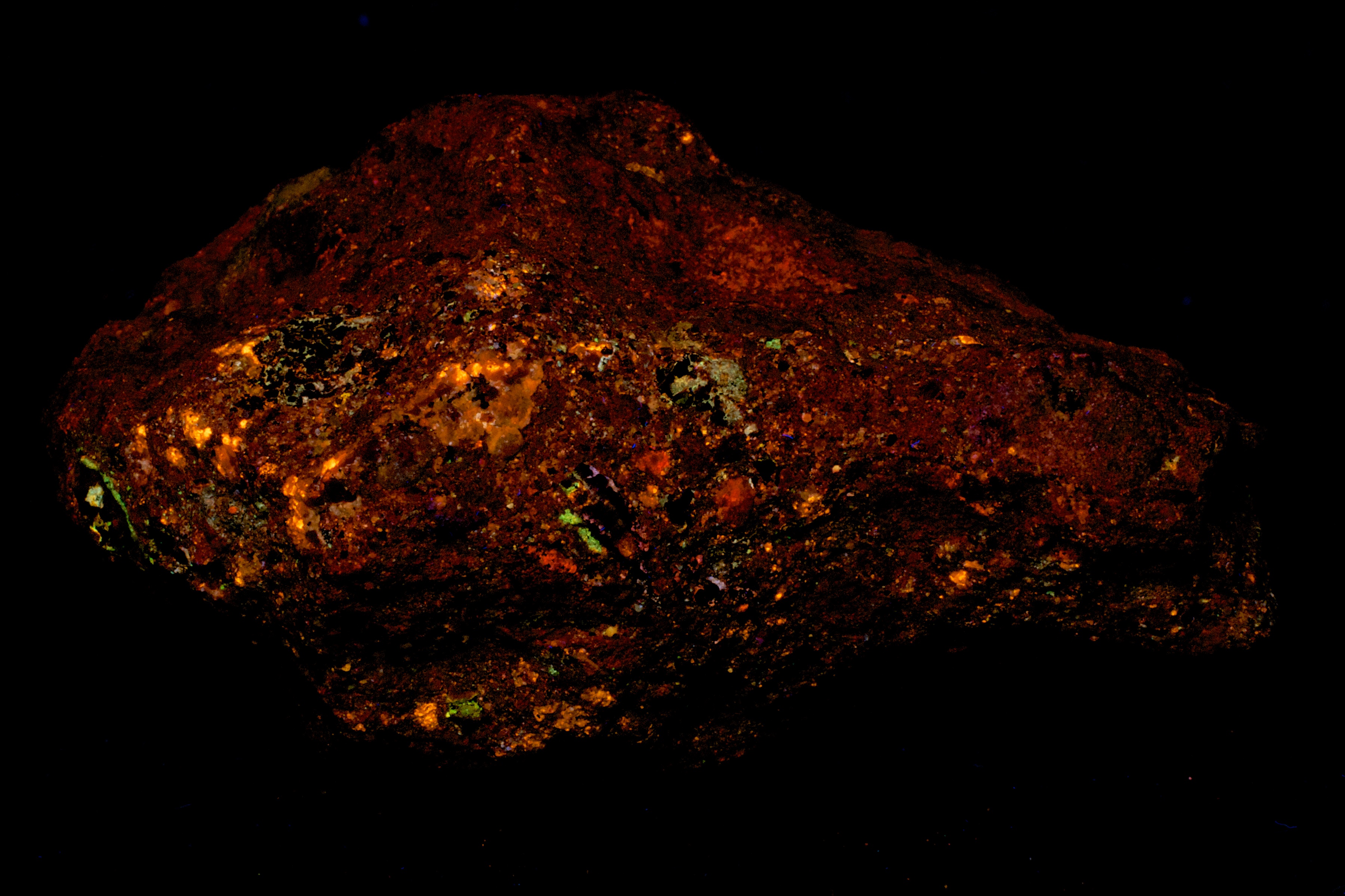 Fluorescence under shortwave UV light.
