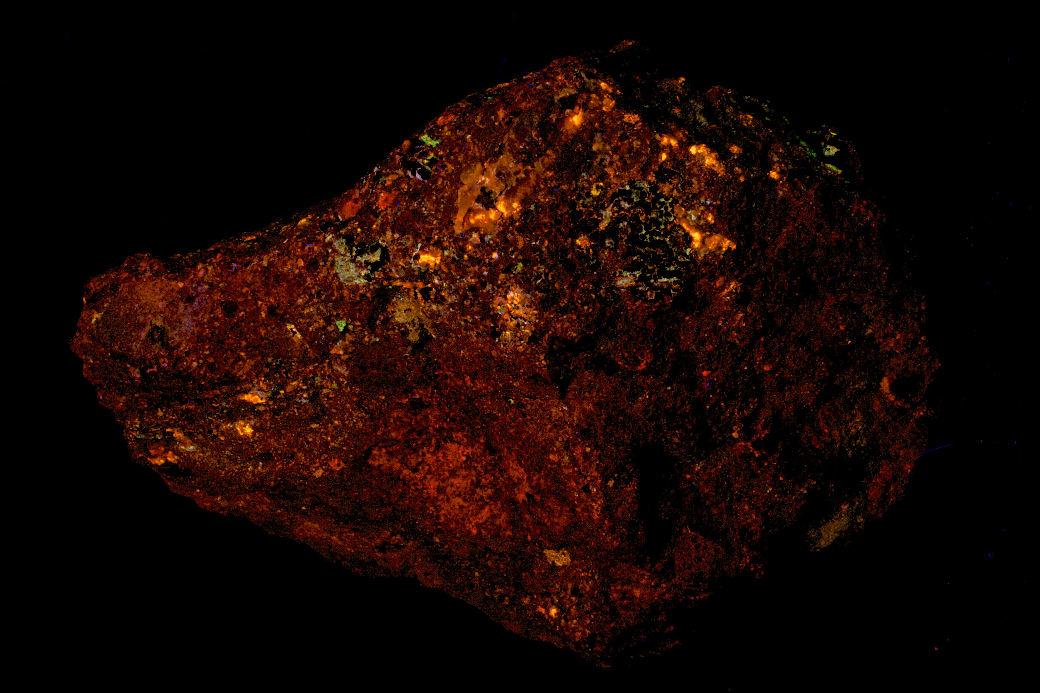 Fluorescence under shortwave UV light. Side 2