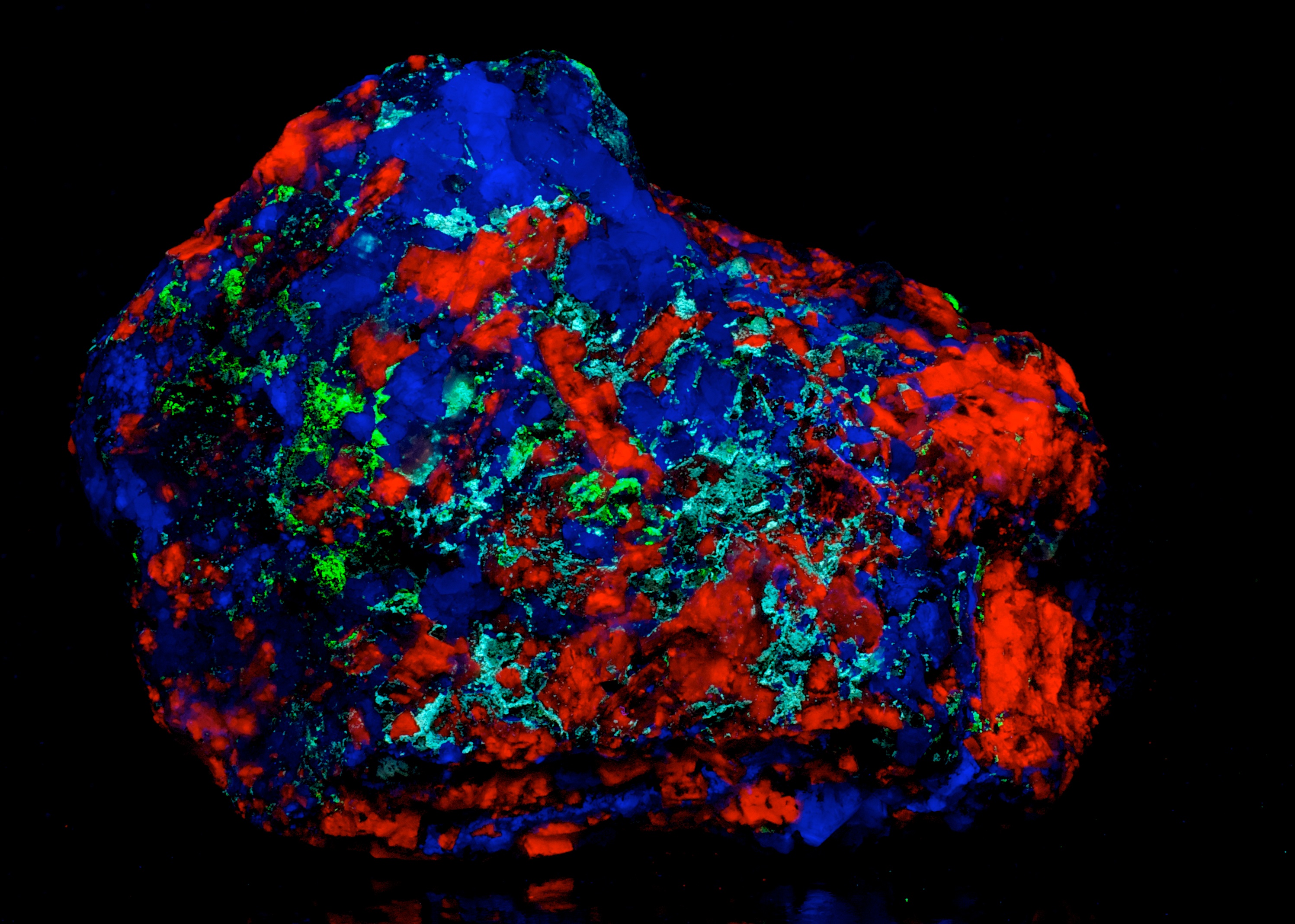Fluorescence under midwave and shortwave UV light.