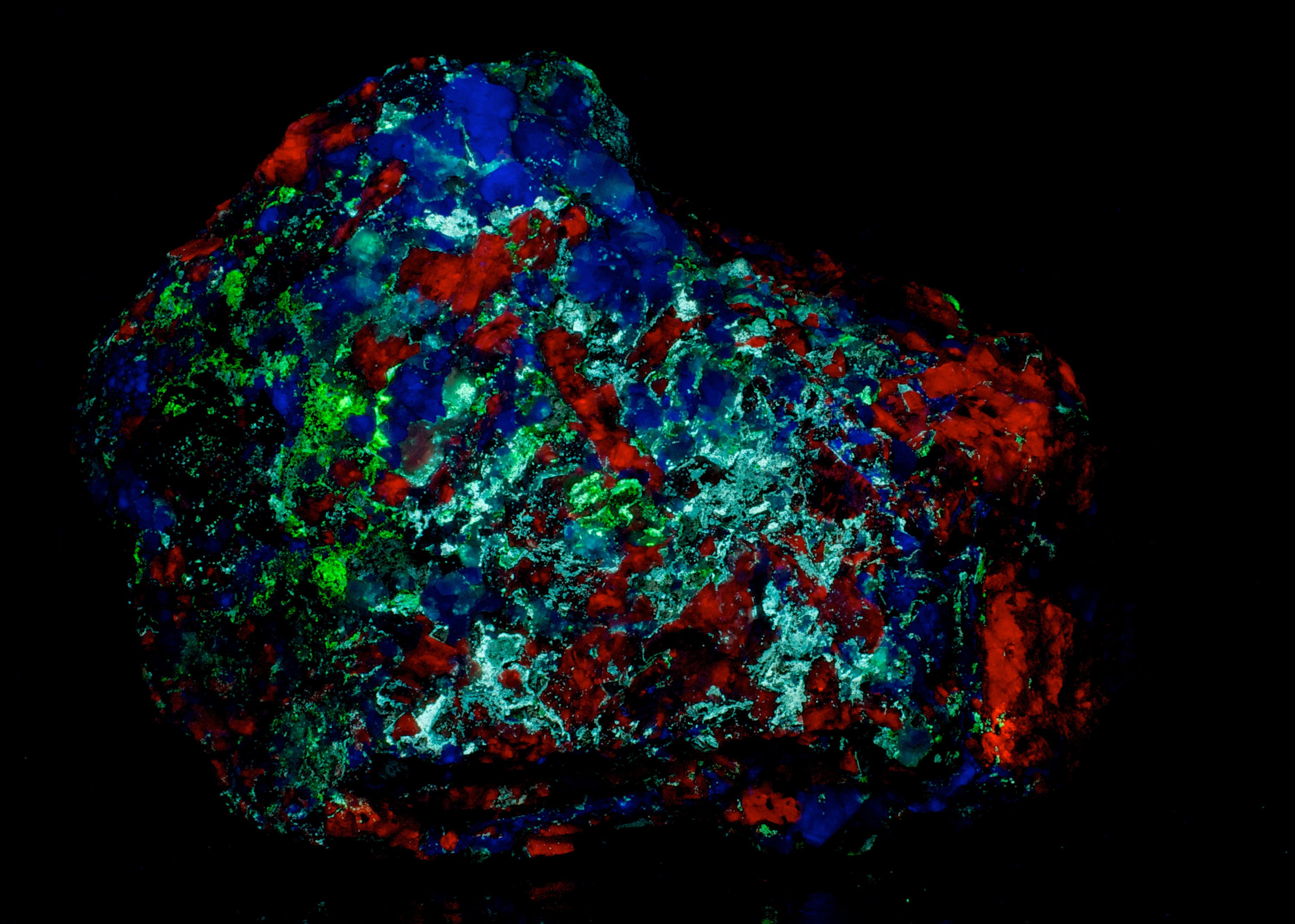Fluorescence under shortwave UV light.