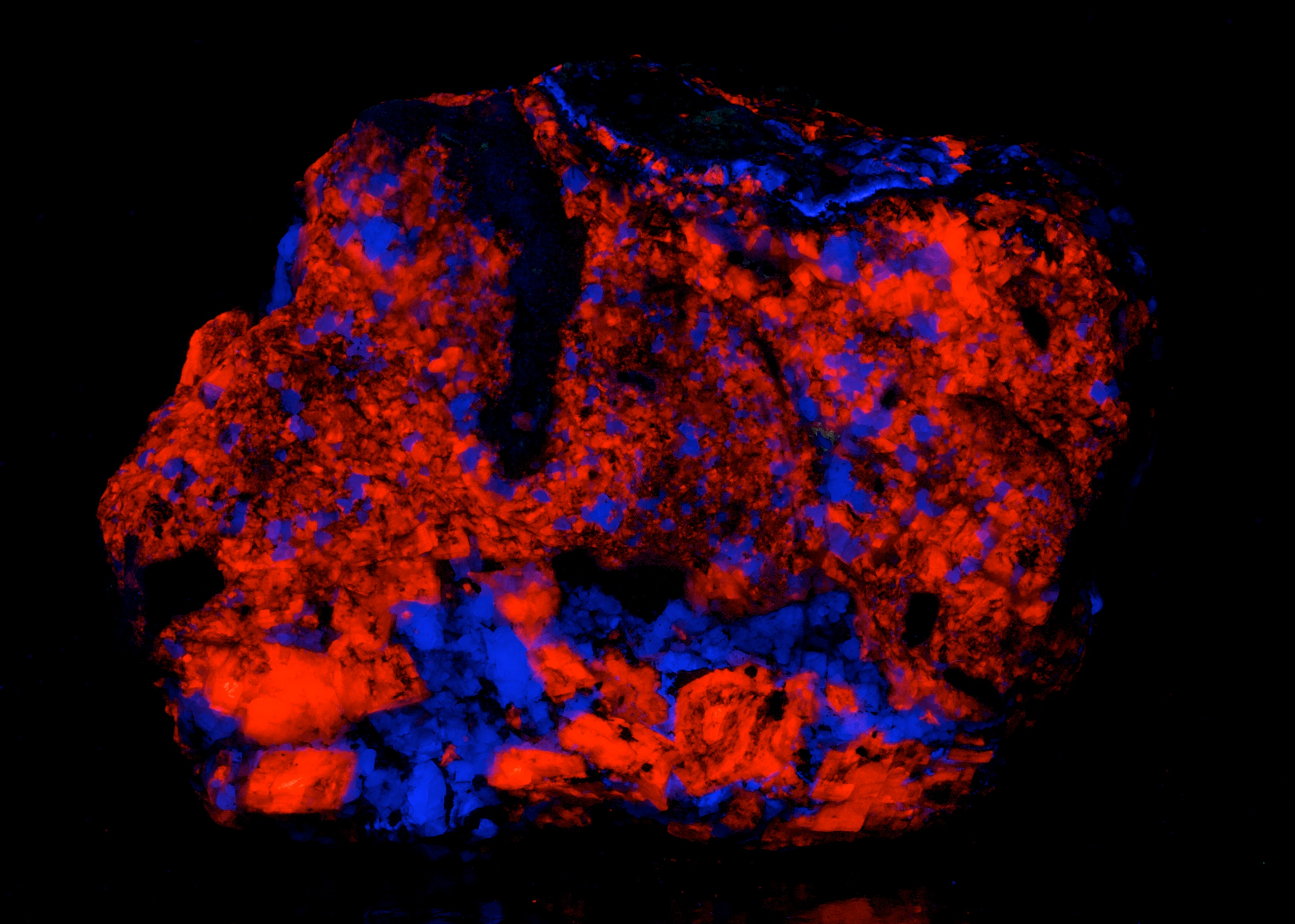 Fluorescence under midwave UV light. Side 2.