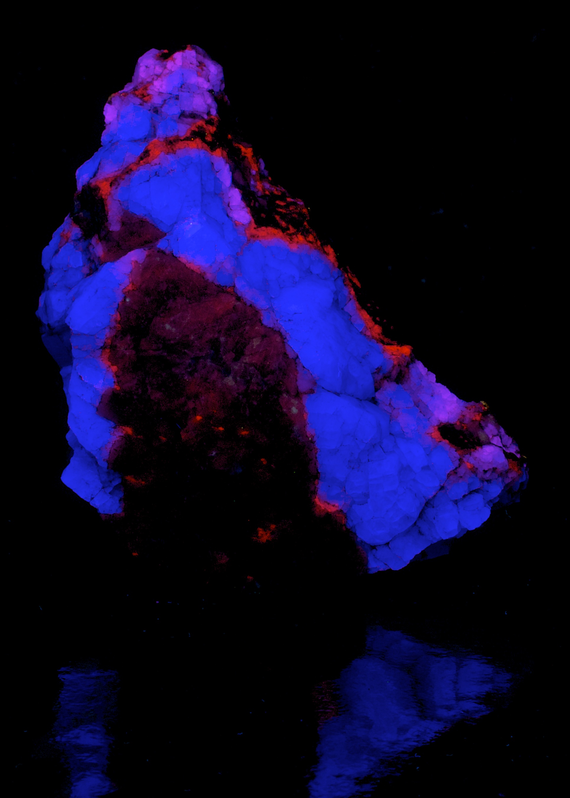 Fluorescence under midwave UV light.