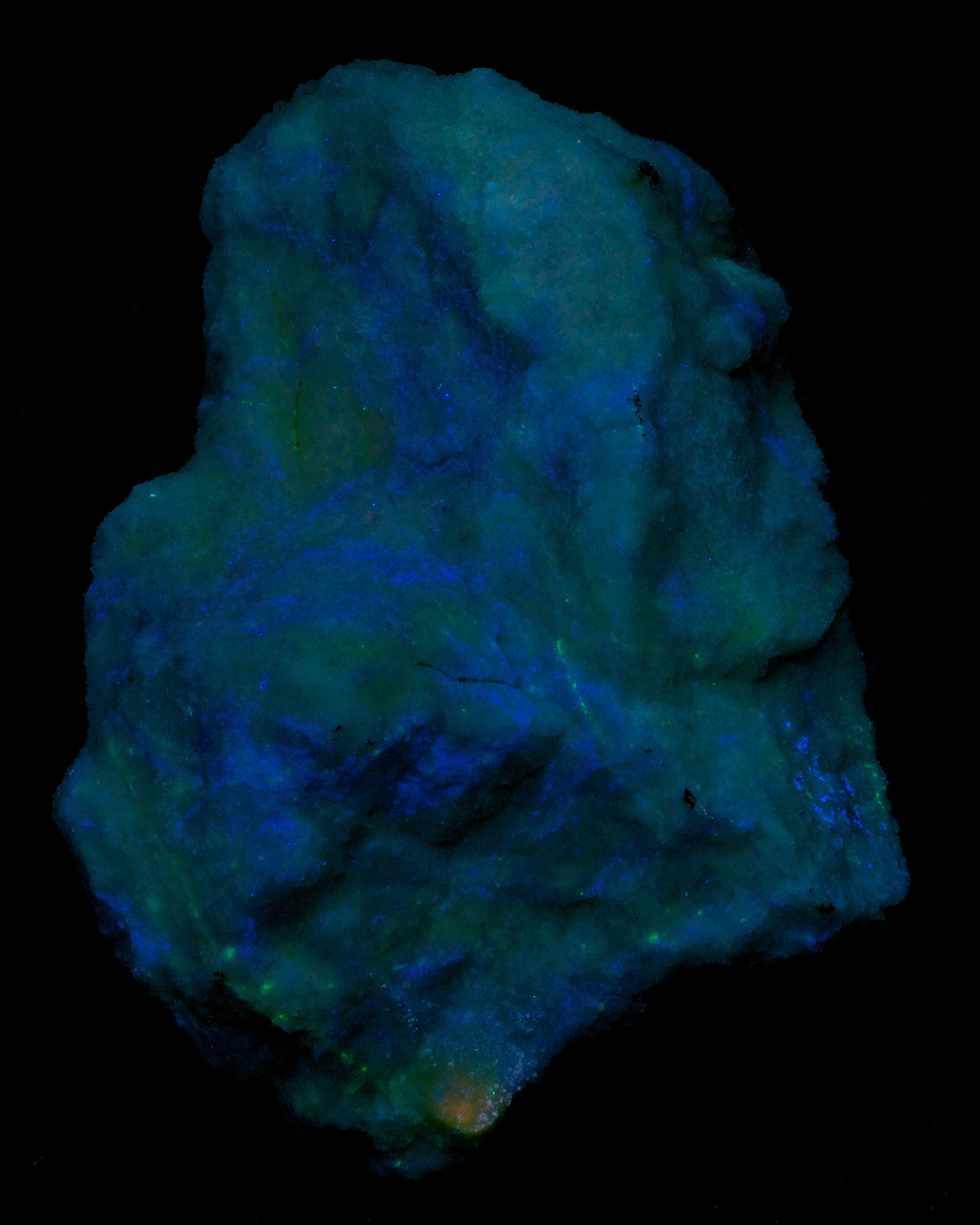 Fluorescence under longwave UV light.