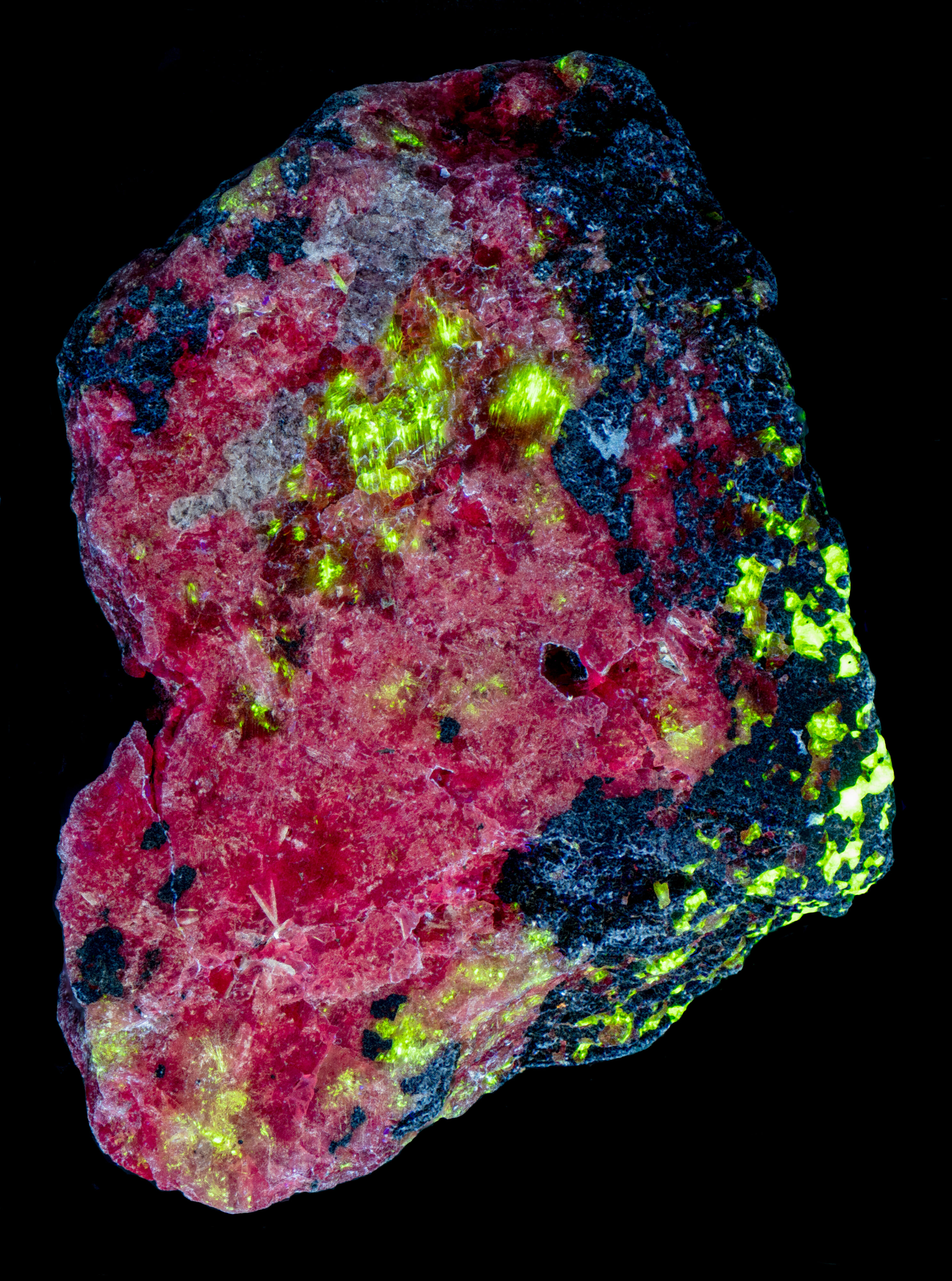 Fluorescence under midwave UV light.