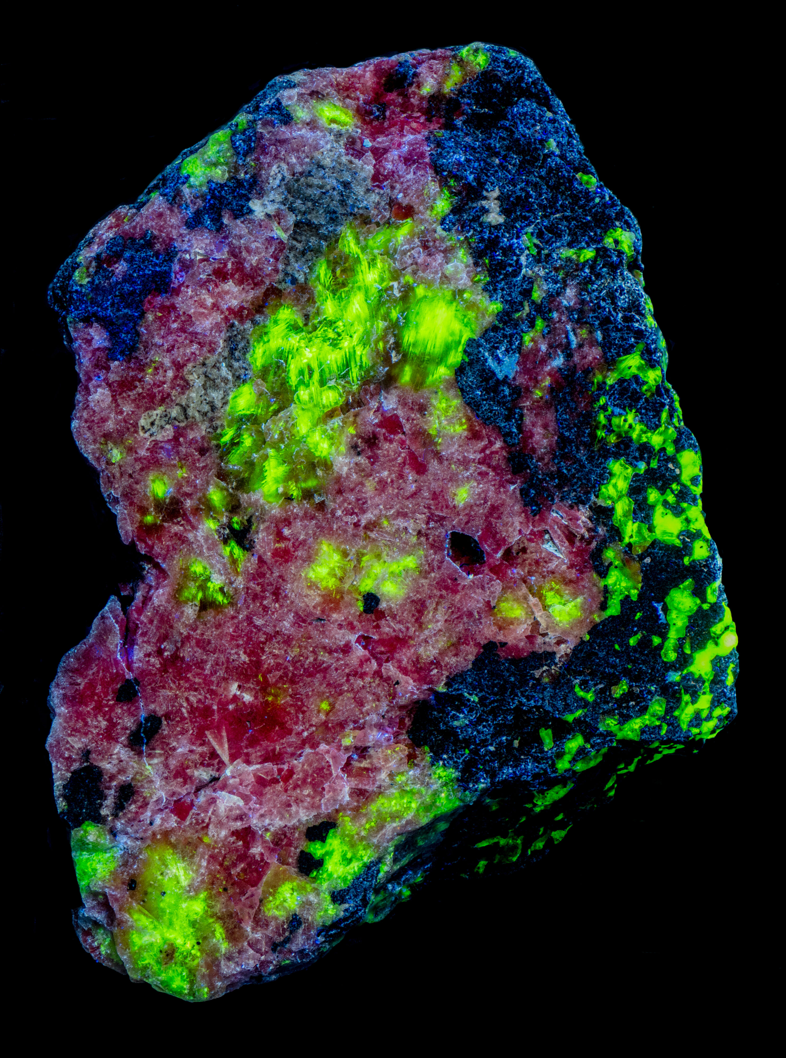 Fluorescence under longwave UV light.