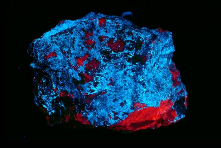 Fluorescence under shortwave UV light.