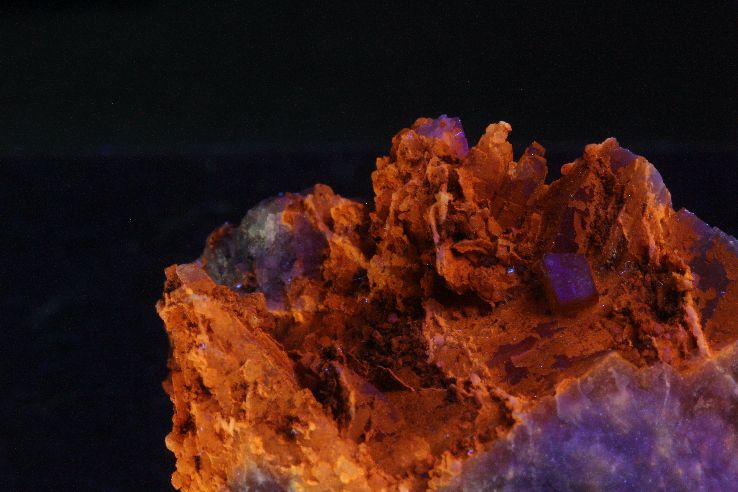 Fluorescence under longwave UV light.