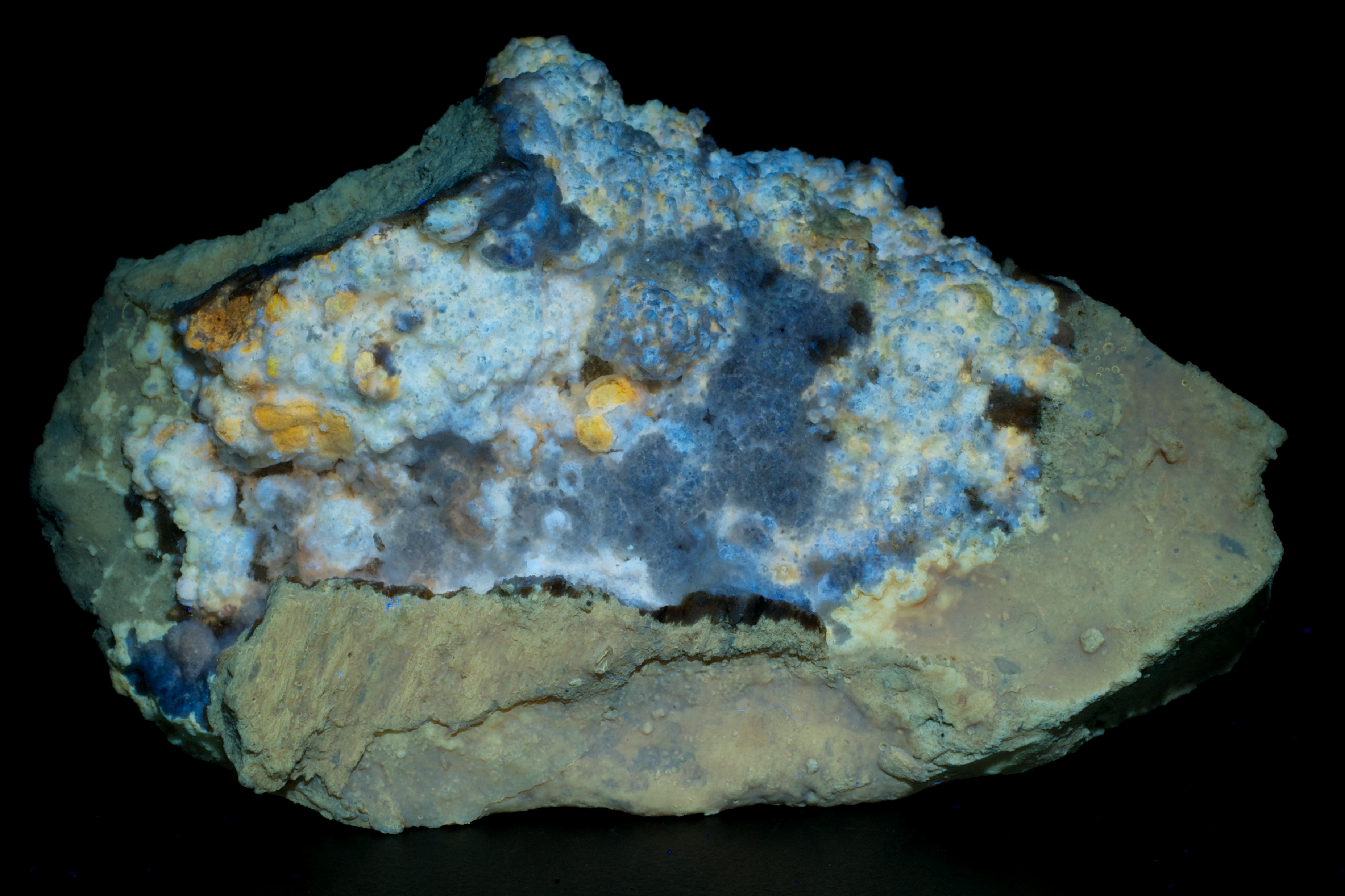 Fluorescence under longwave UV light.