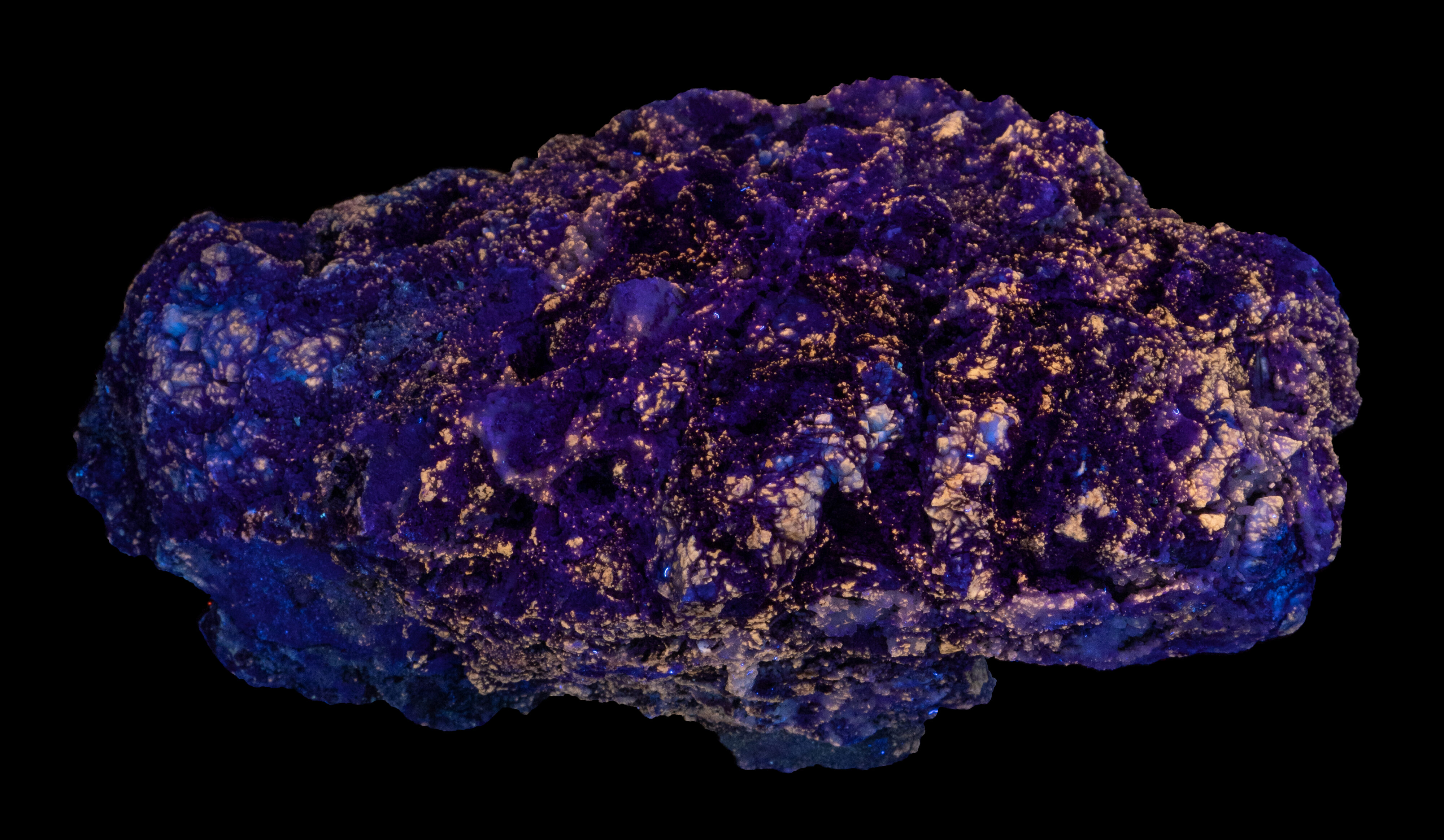 Fluorescence under longwave UV light.