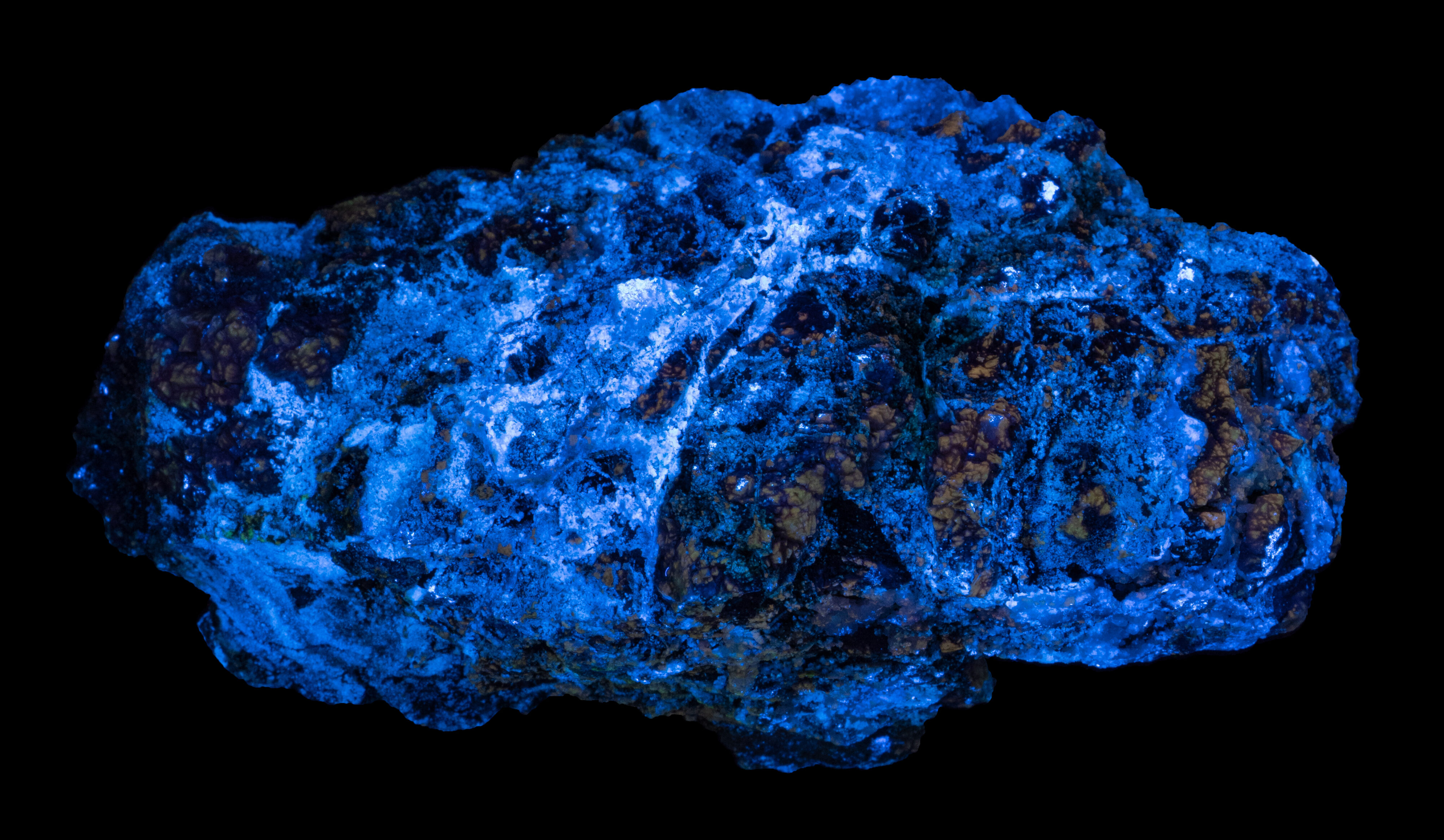 Fluorescence under shortwave UV light.