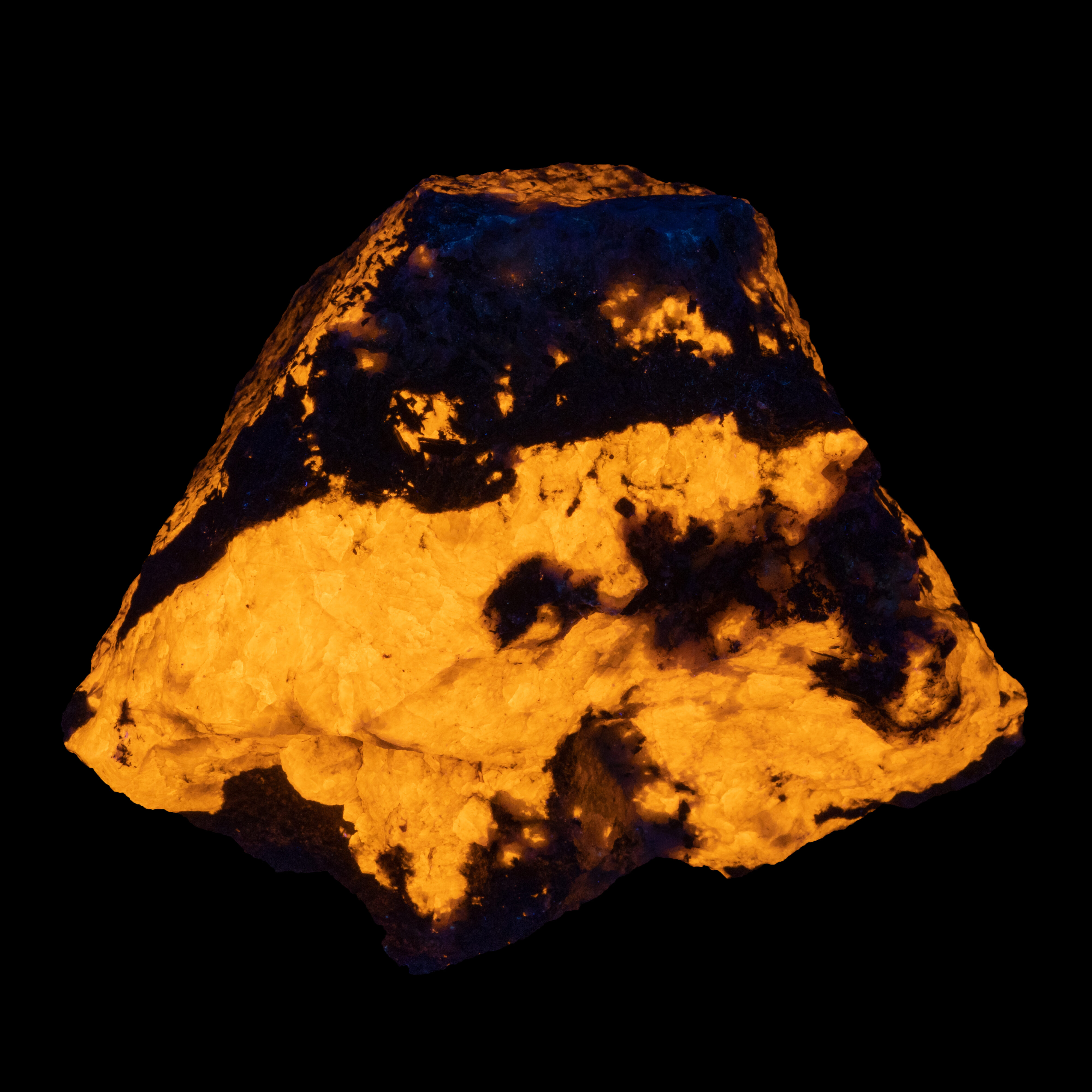 Fluorescence under longwave UV light.