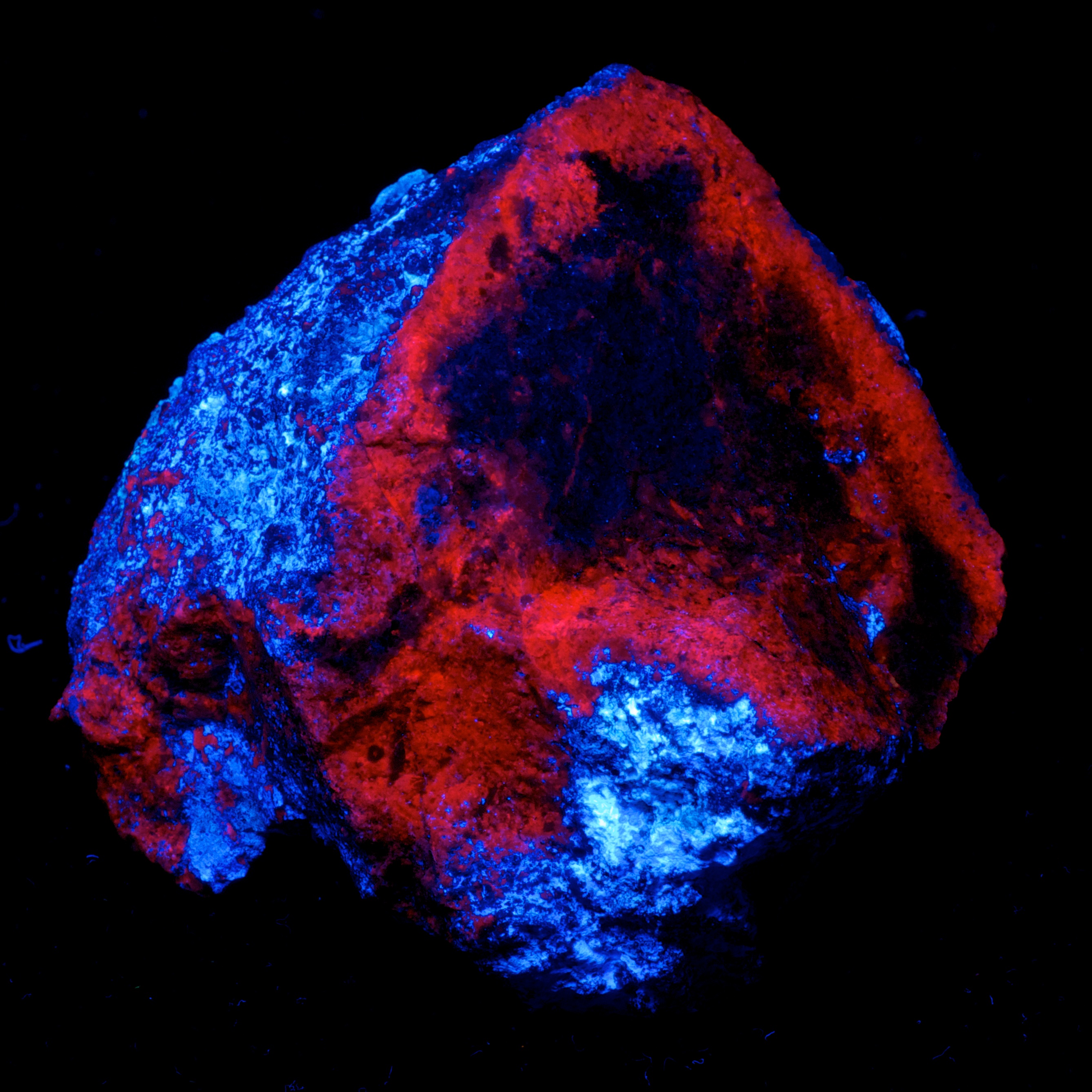 Fluorescence under shortwave UV light.