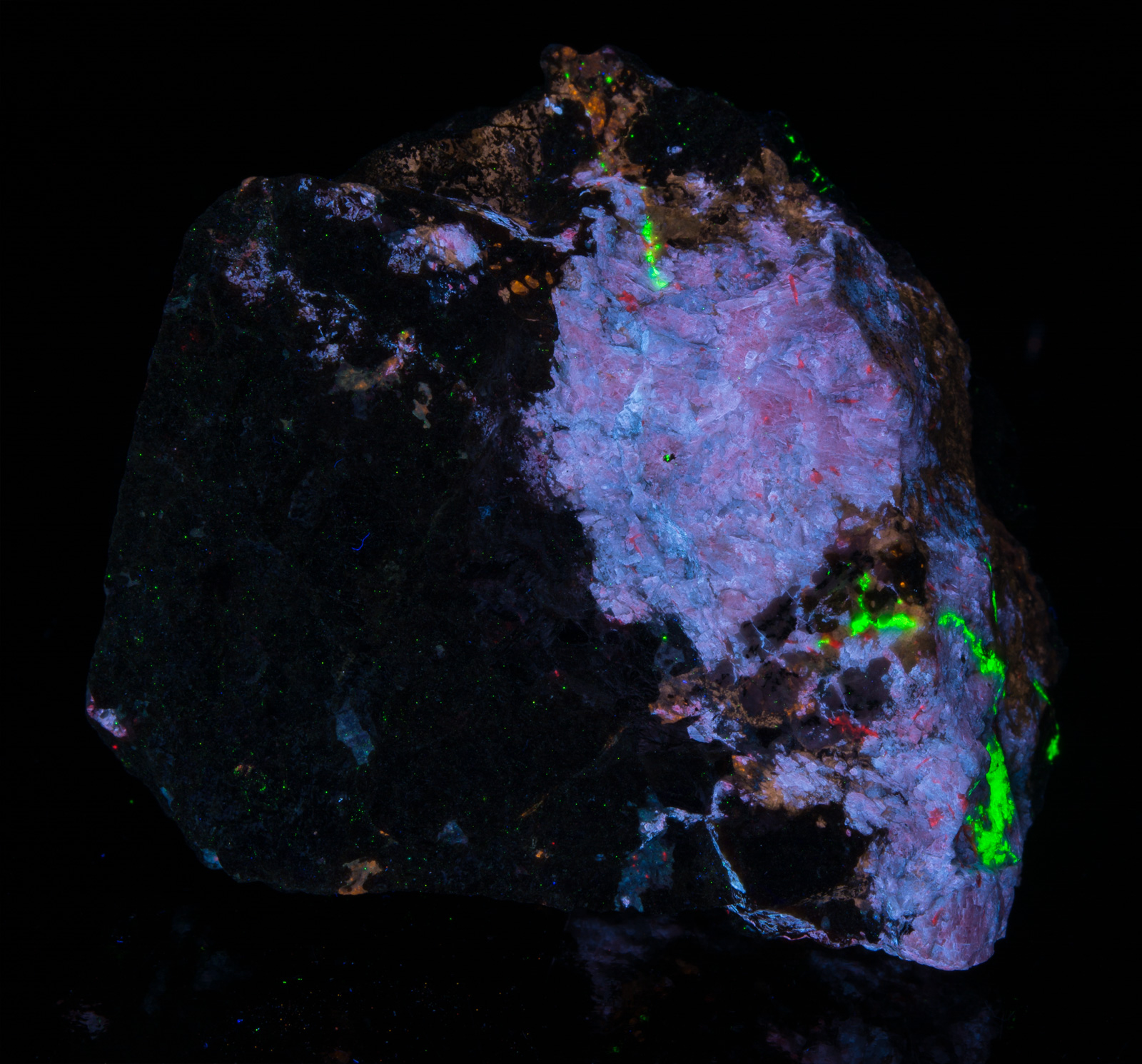 Fluorescence under shortwave UV light.