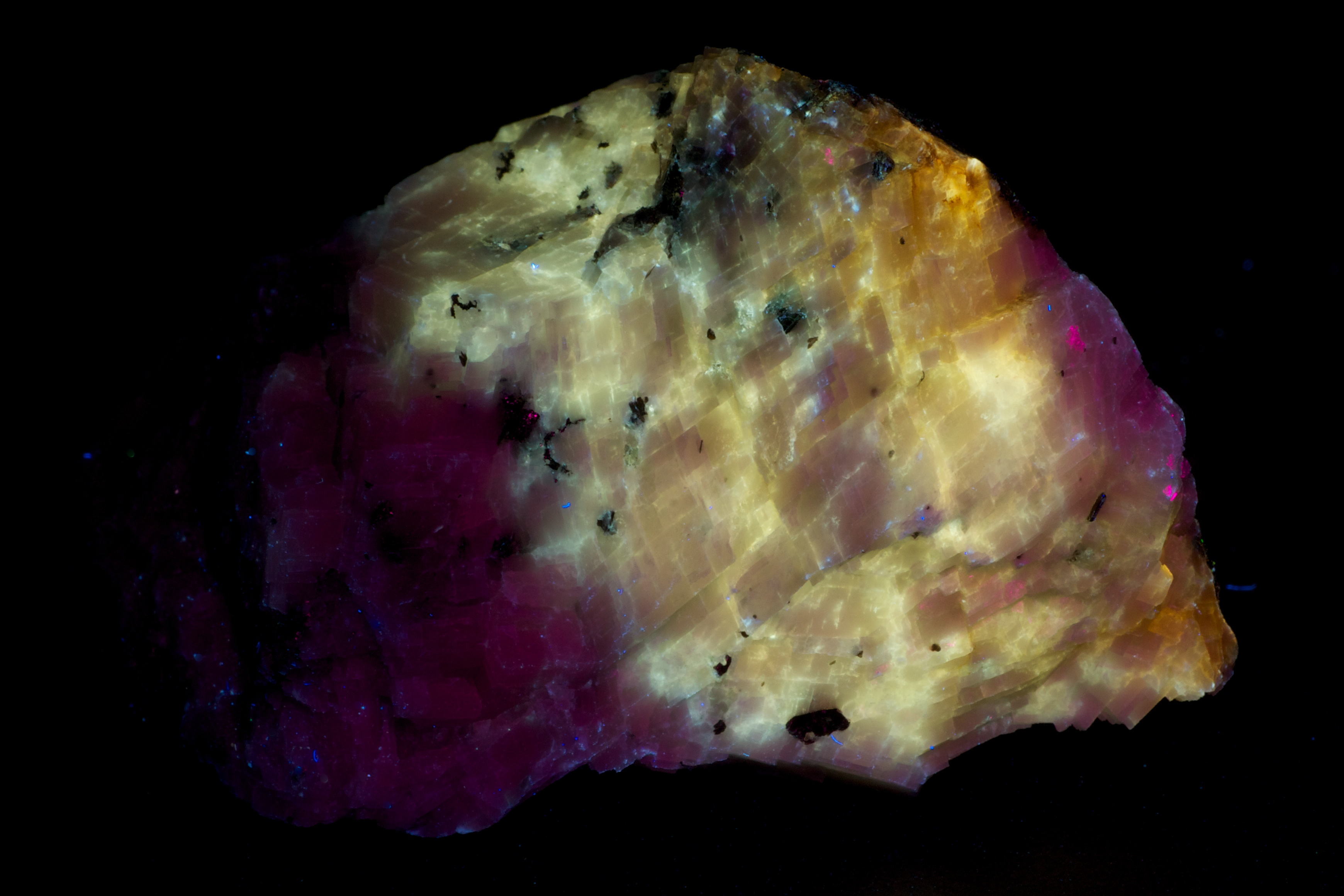 Fluorescence under longwave UV light.