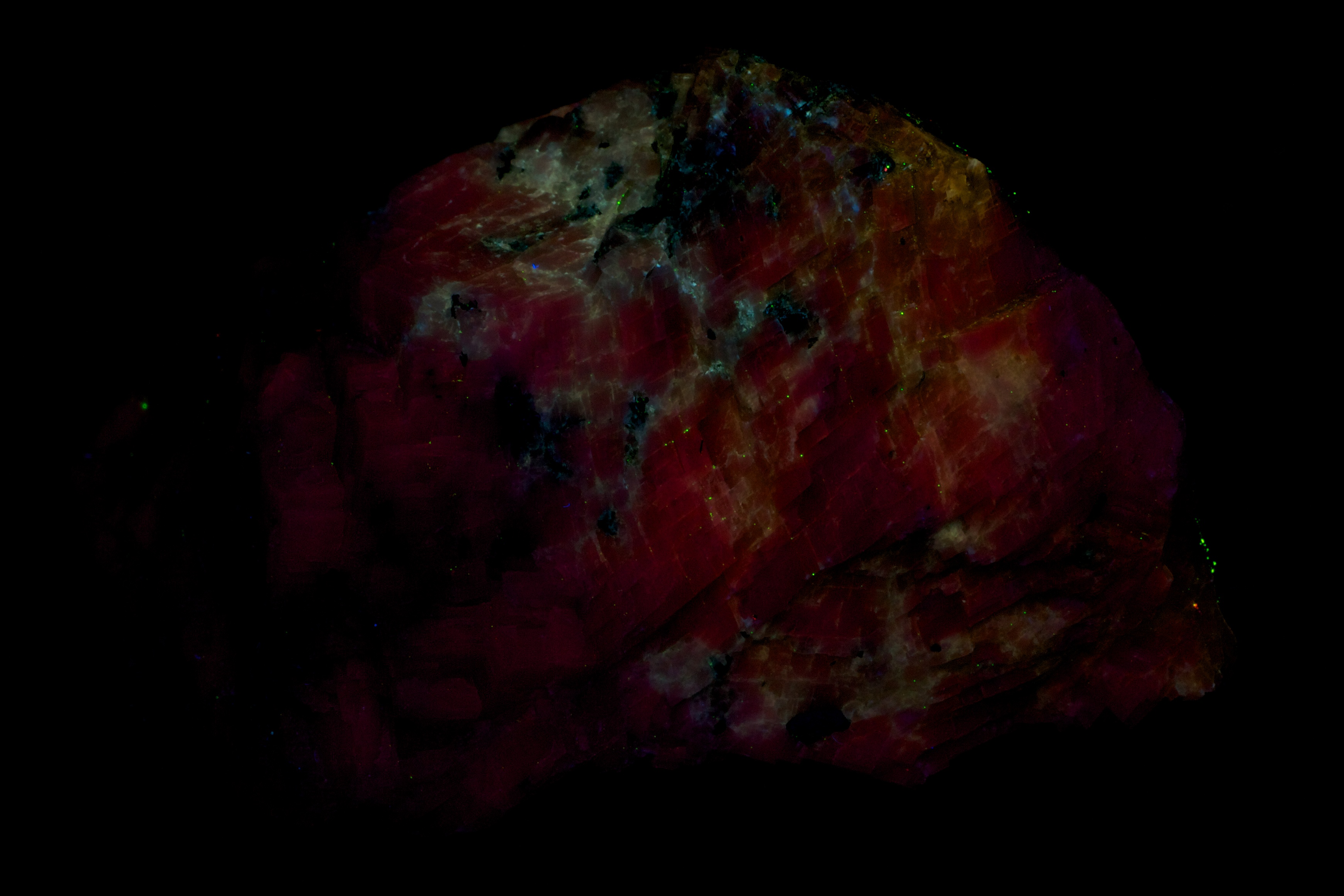 Fluorescence under shortwave UV light.