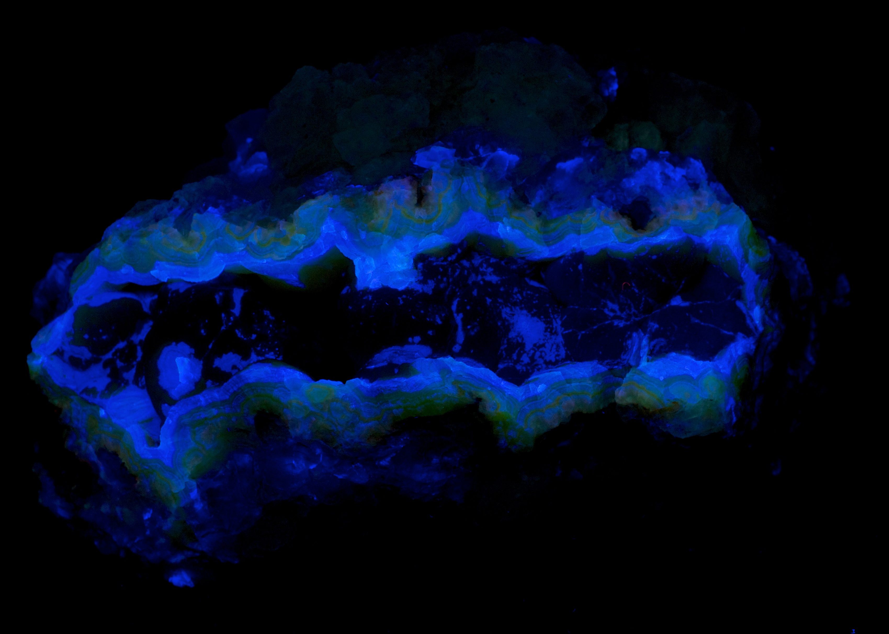 Fluorescence under shortwave UV light.