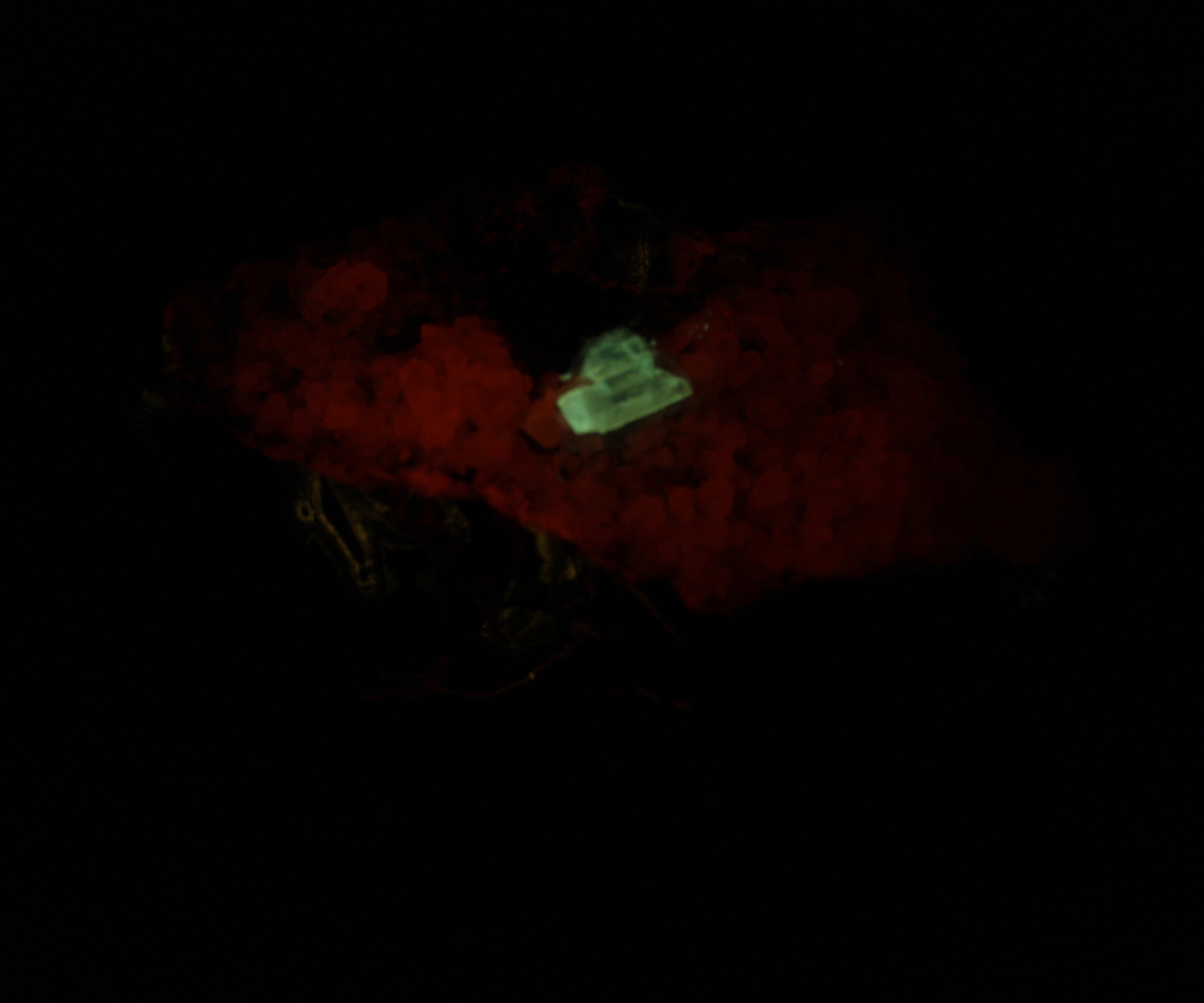 Afterglow after exposure to longwave UV light.