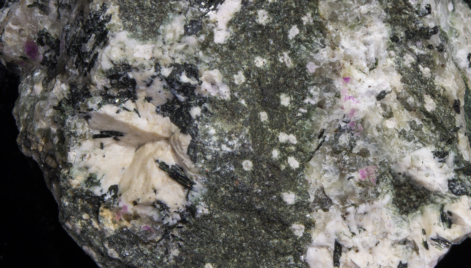 Normal light. Closeup of natrolite crystals.