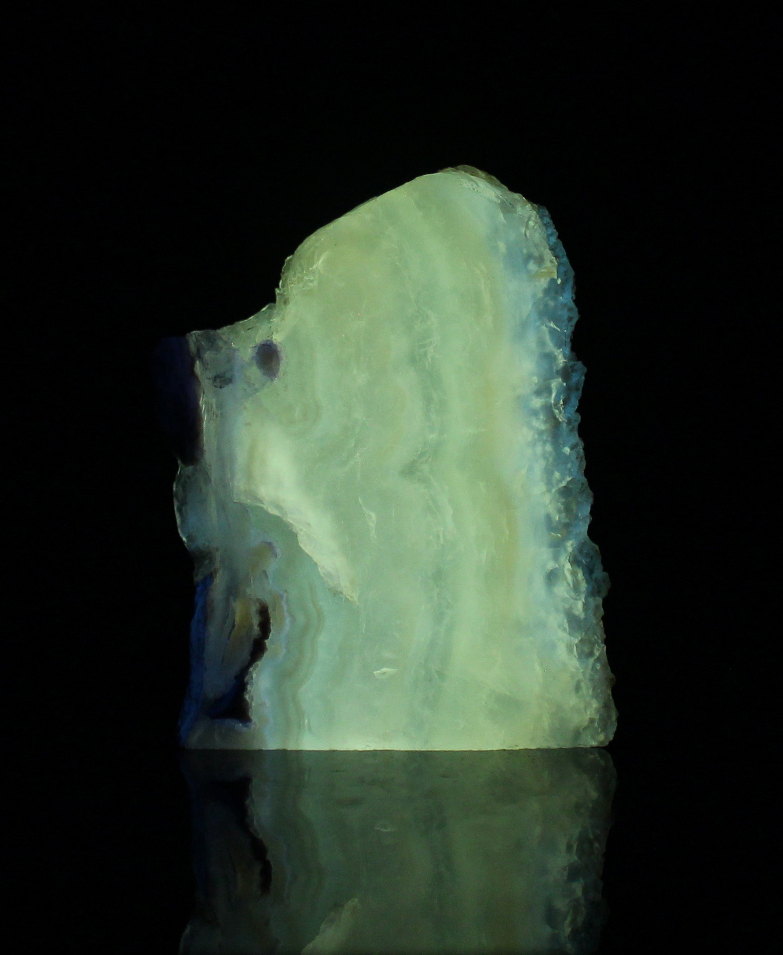 Afterglow after exposure to longwave UV light.