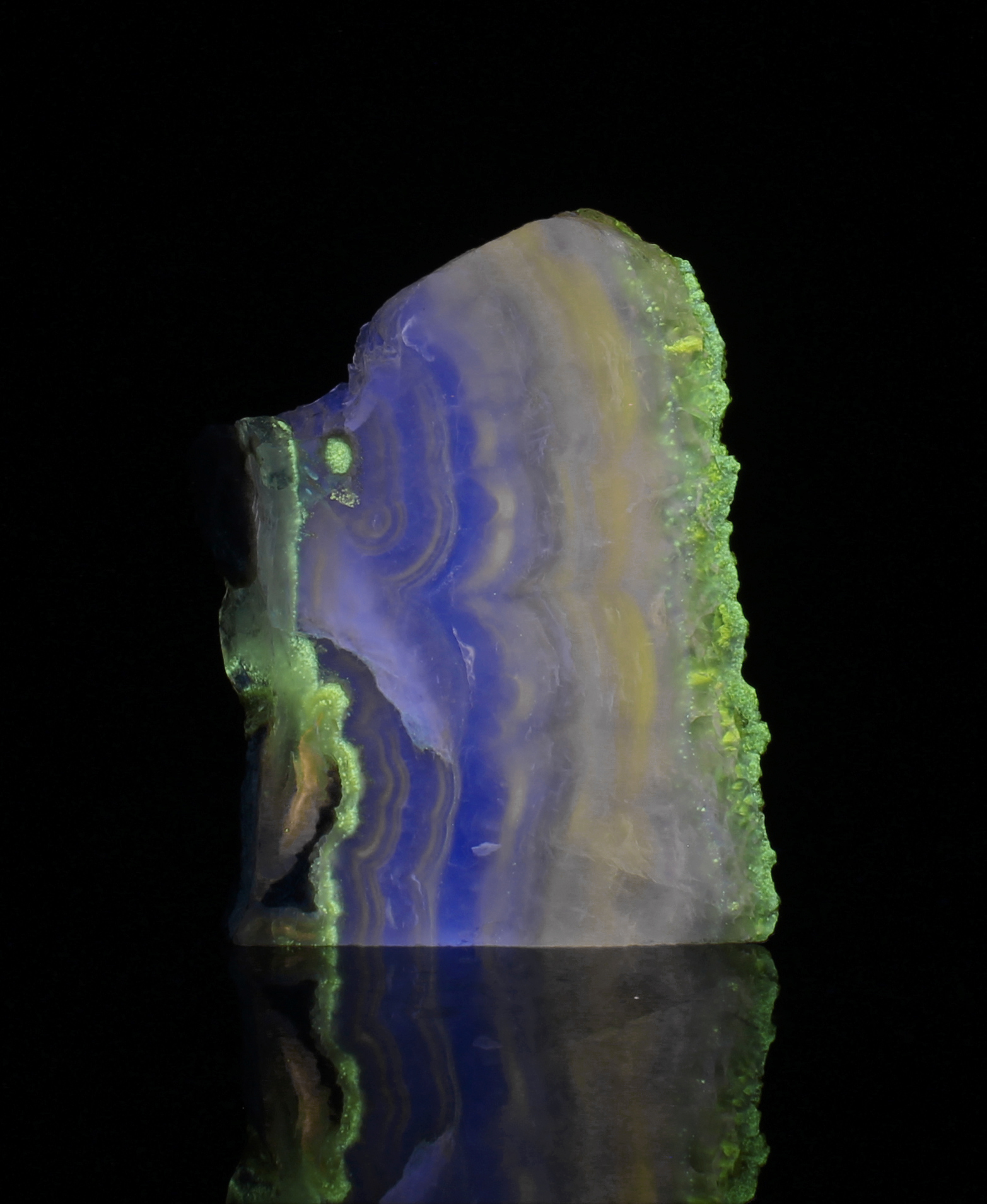 Fluorescence under shortwave UV light.