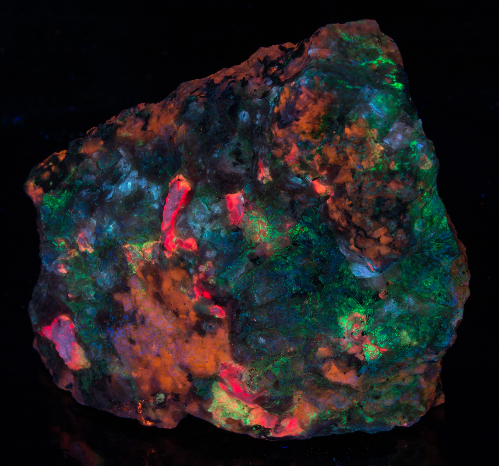 Fluorescence under shortwave UV light.