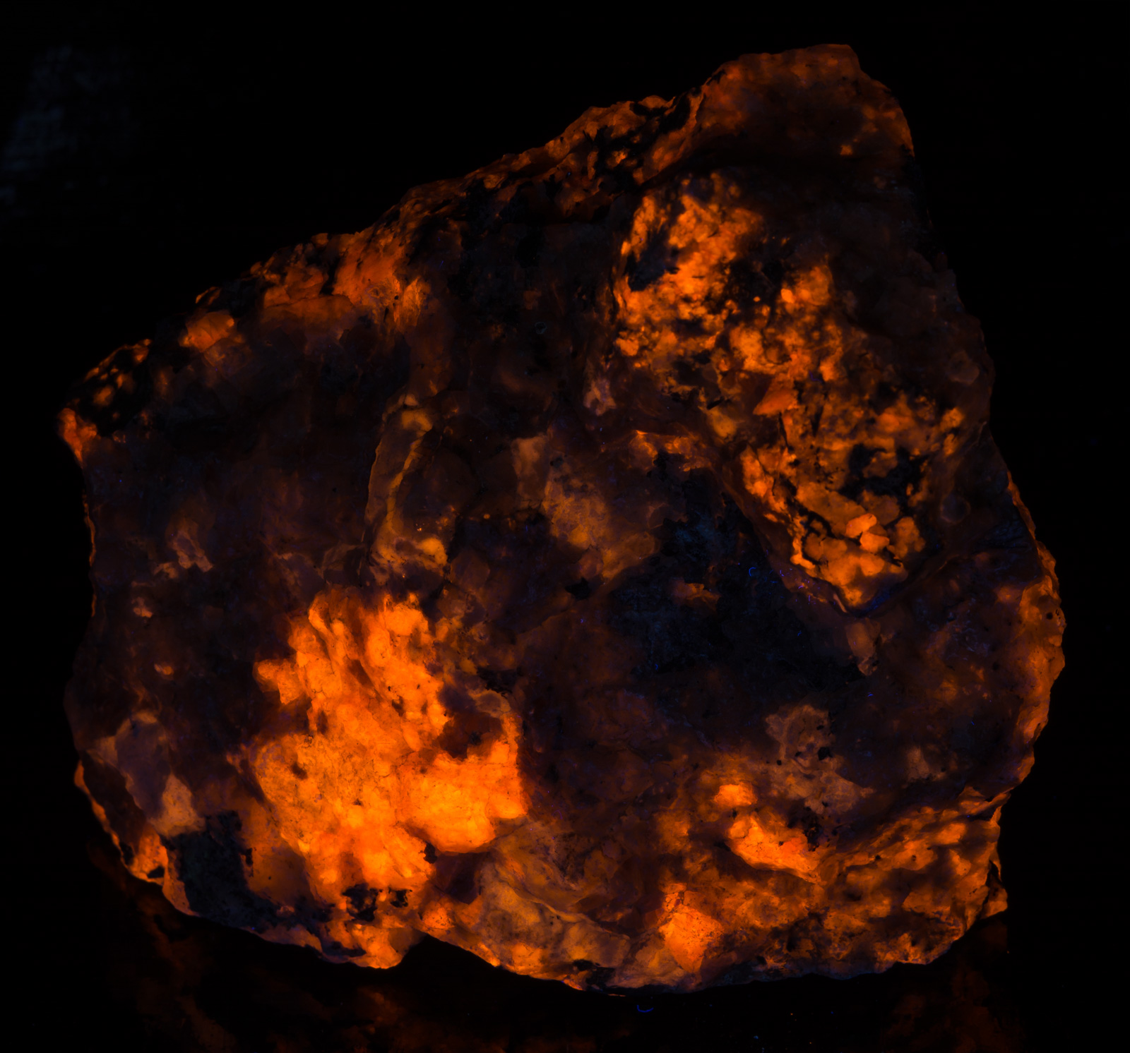 Fluorescence under longwave UV light.