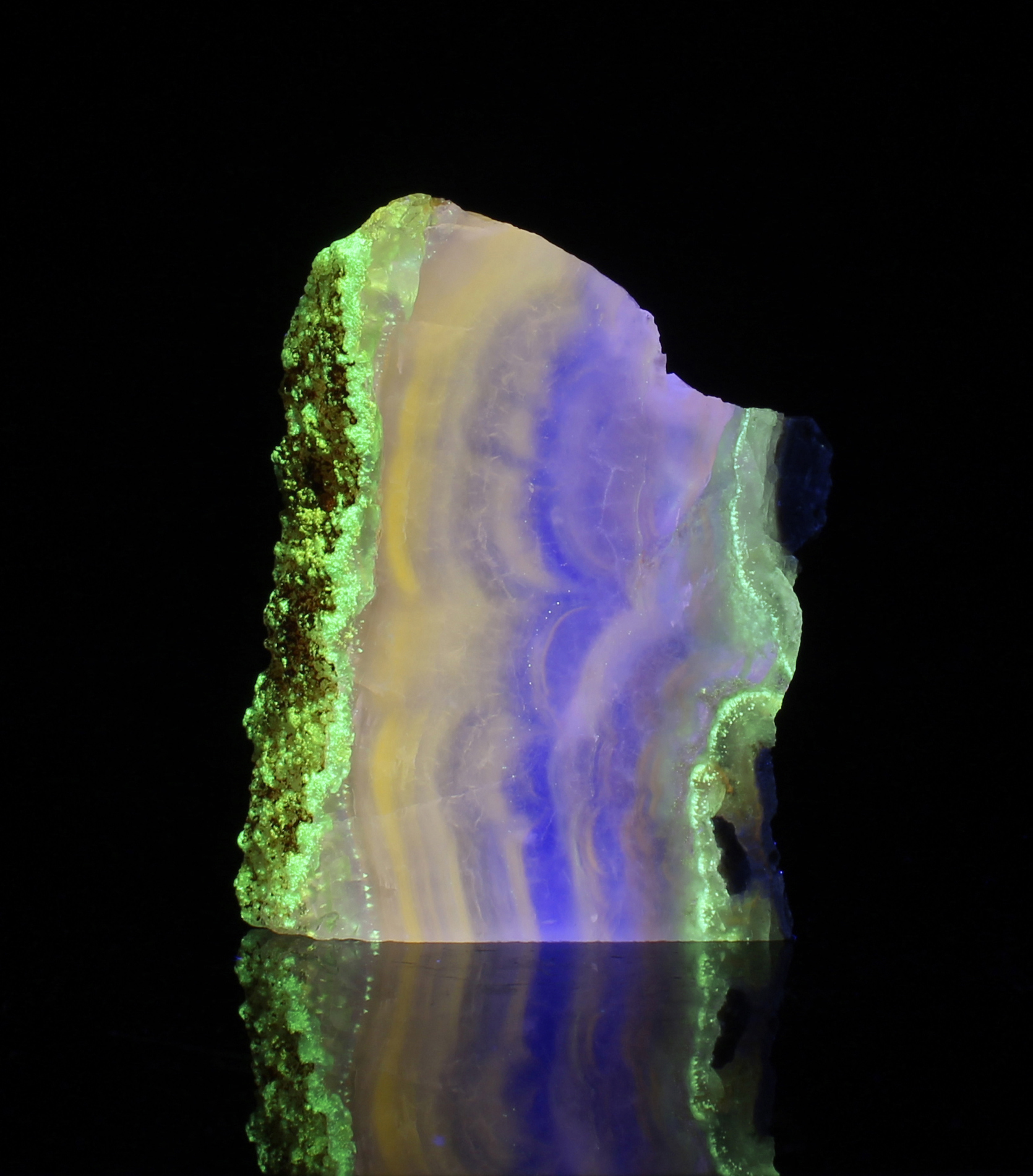 Fluorescence under longwave UV light. Side 2.