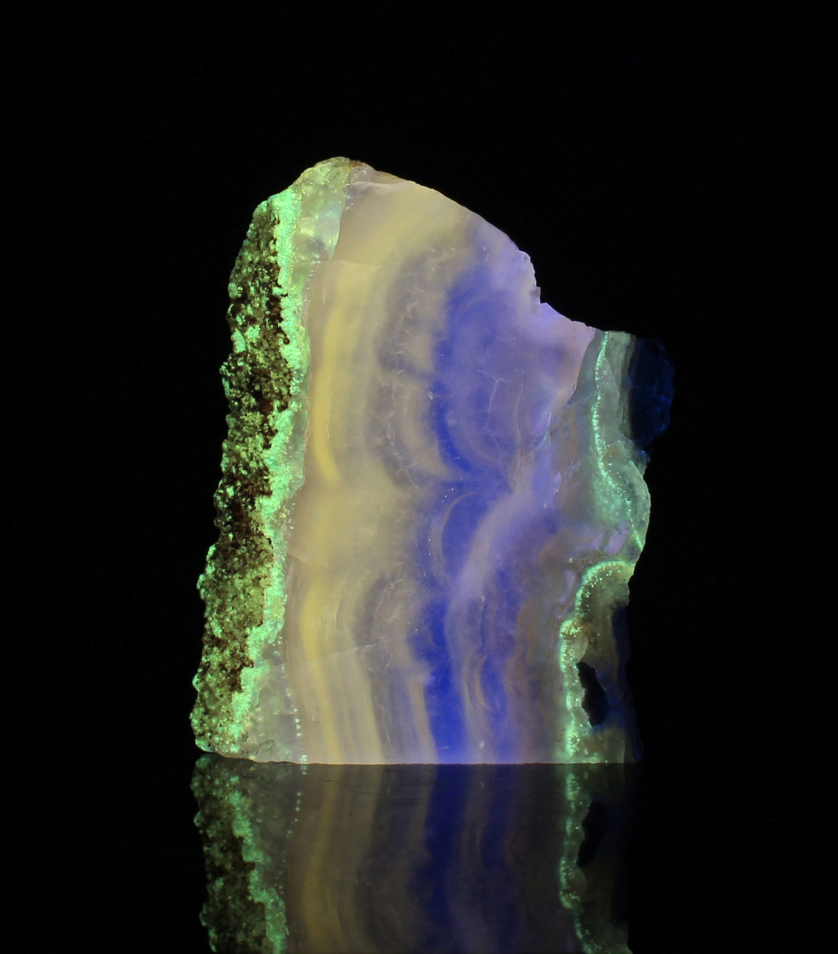 Fluorescence under midwave UV light. Side 2.